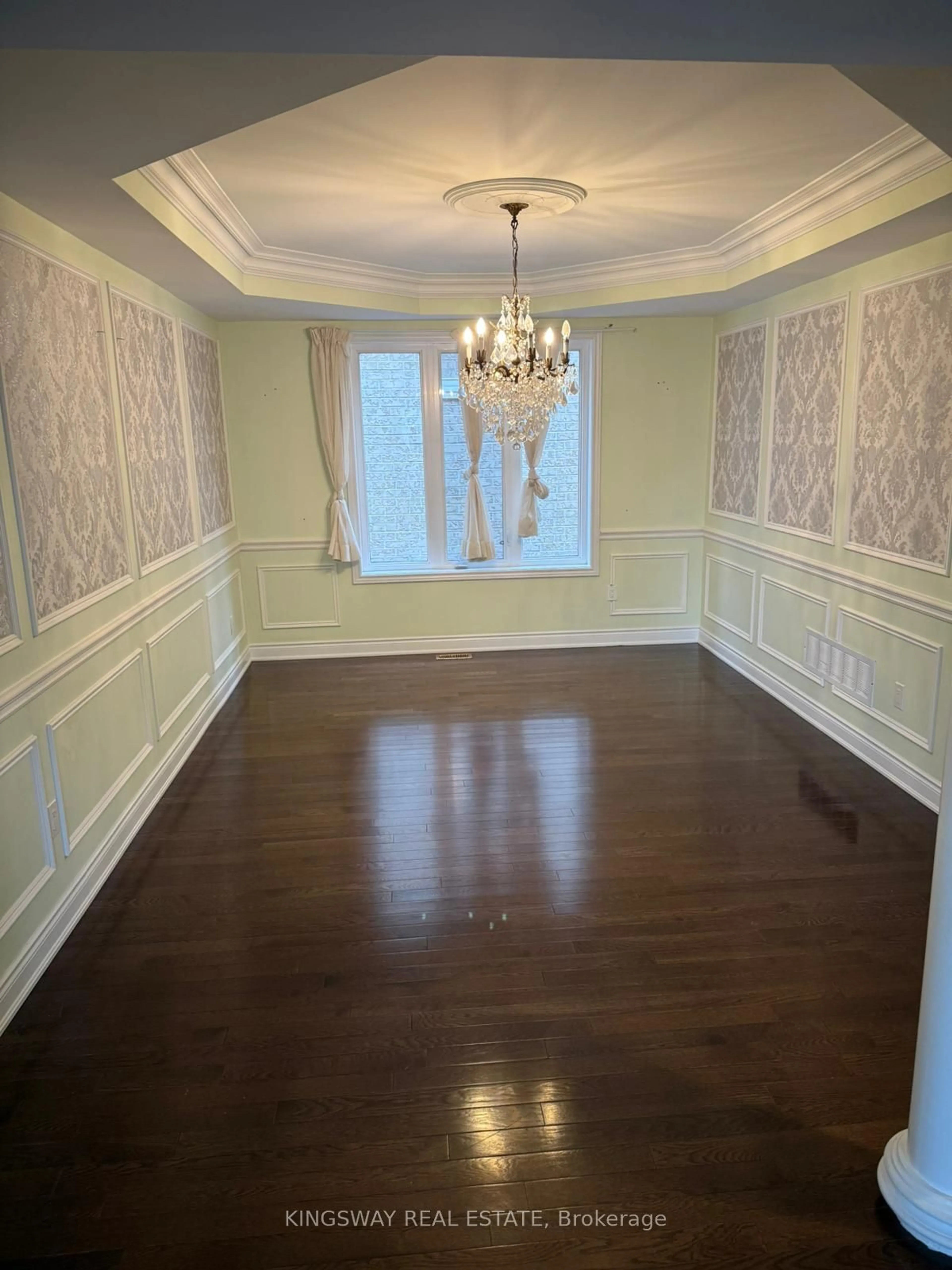 Dining room, wood/laminate floor for 9 Scotchmere Cres, Brampton Ontario L6P 3A6