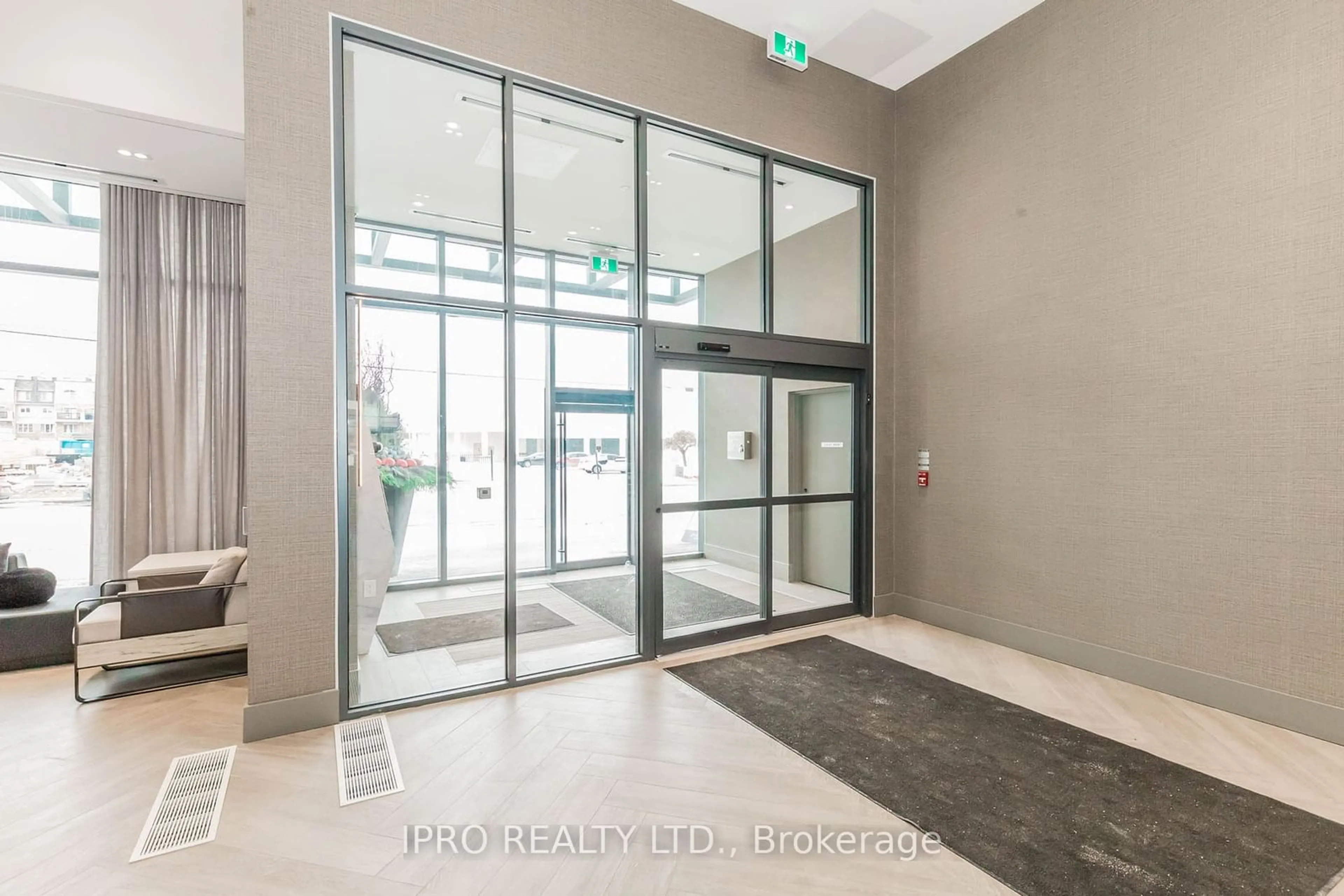 Indoor foyer for 2450 Old Bronte Rd #624, Oakville Ontario L6M 5P6