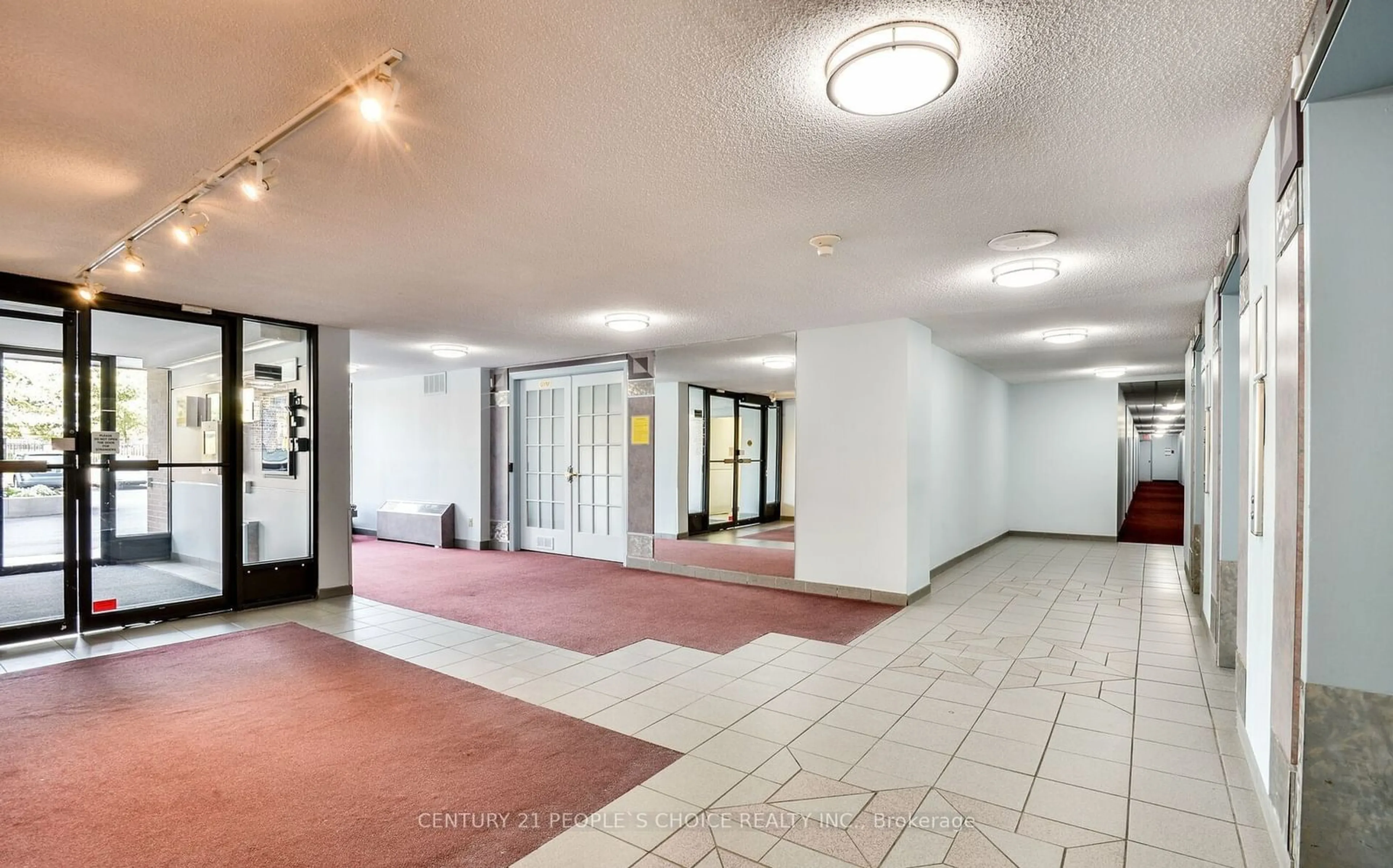 Indoor foyer for 15 Kensington Rd #1405, Brampton Ontario L6T 3W2