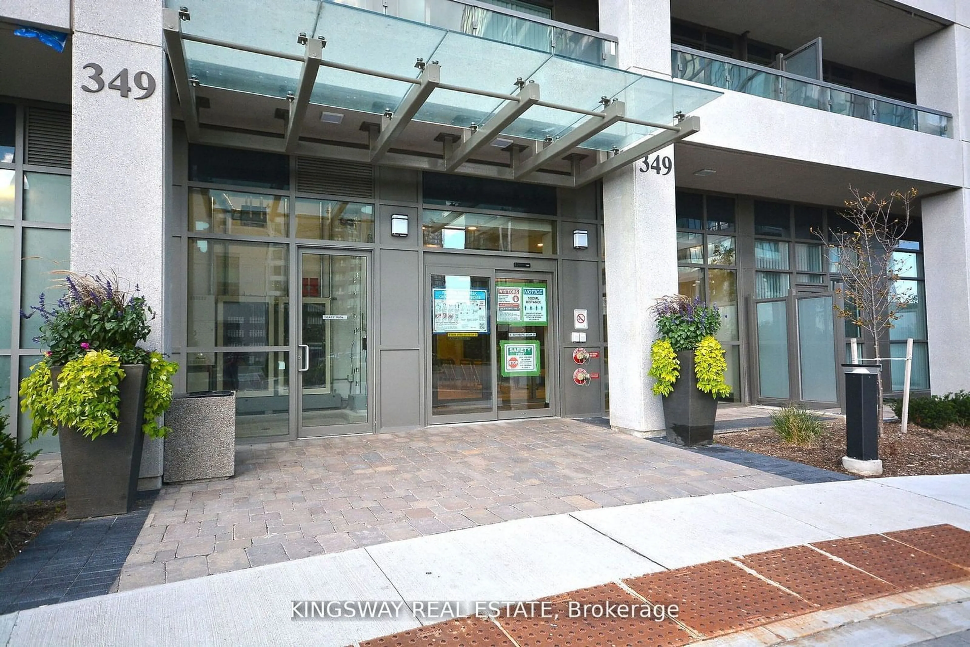 Indoor foyer for 349 RATHBURN Rd #217, Mississauga Ontario L5B 0G9