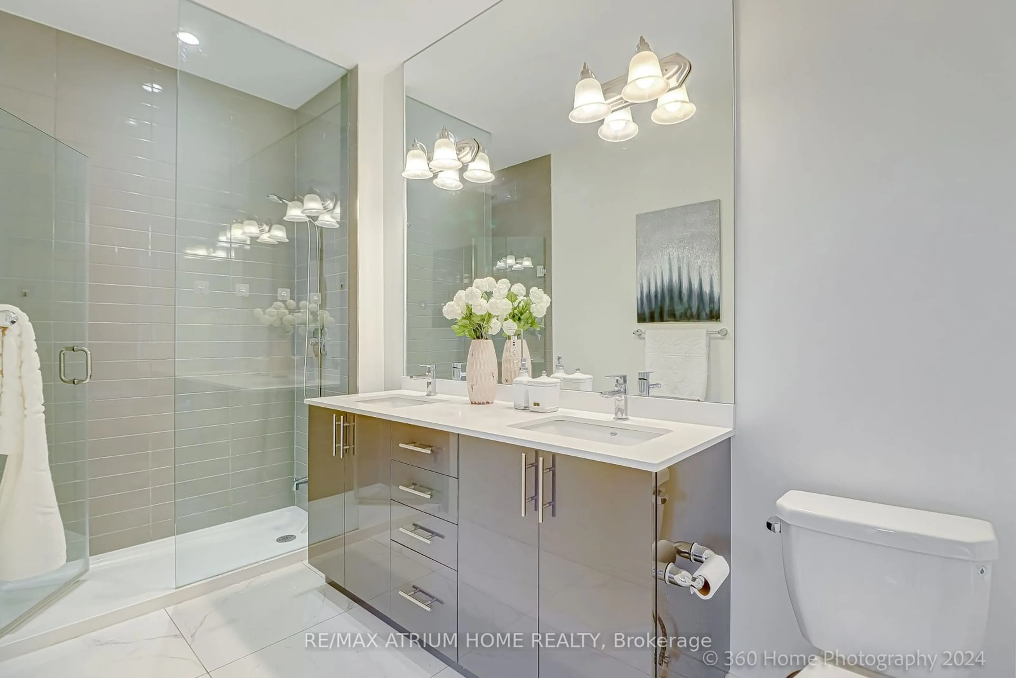 Contemporary bathroom, ceramic/tile floor for 159 Loganberry Gate, Oakville Ontario L6H 0N8