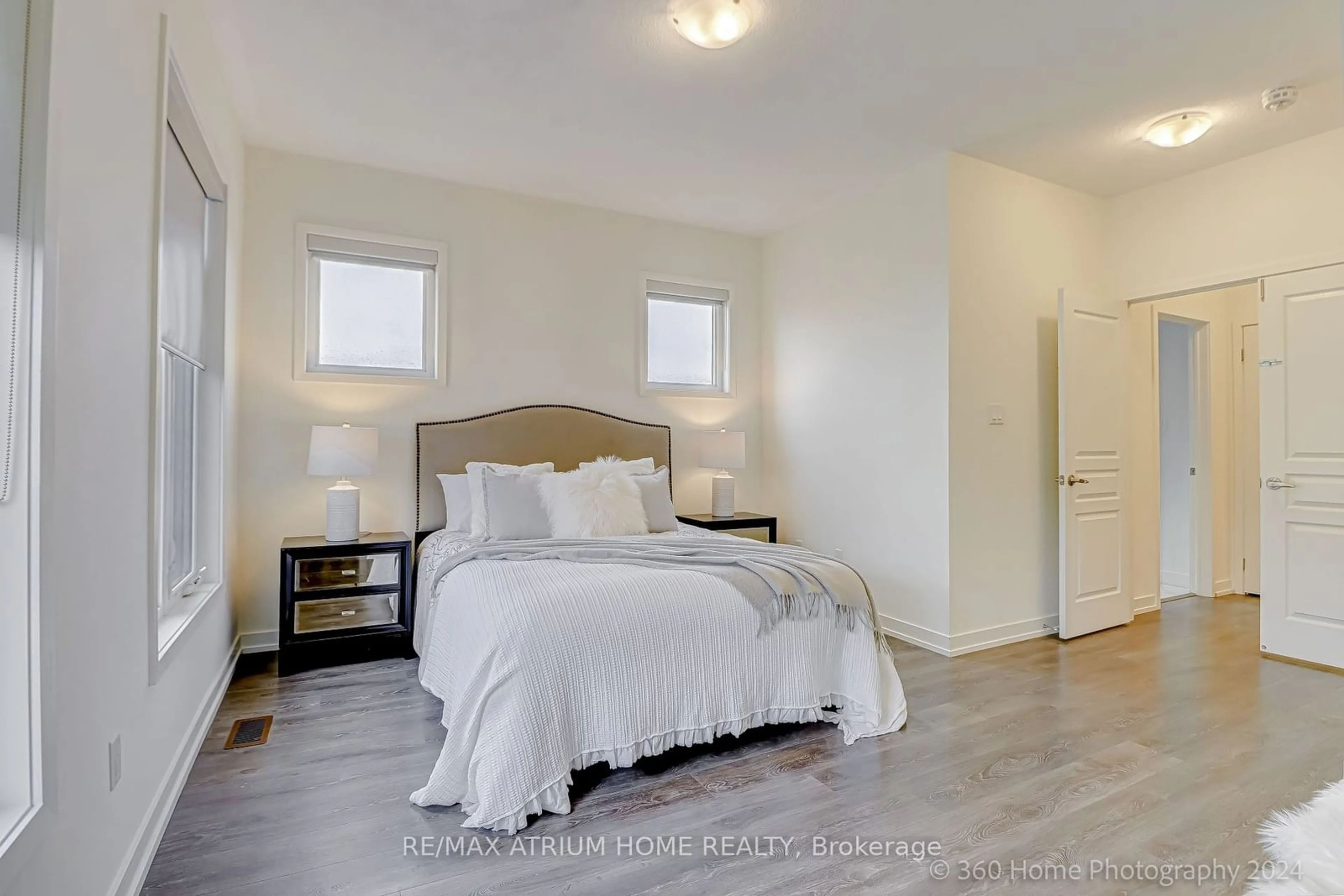 Bedroom with bed, unknown for 159 Loganberry Gate, Oakville Ontario L6H 0N8