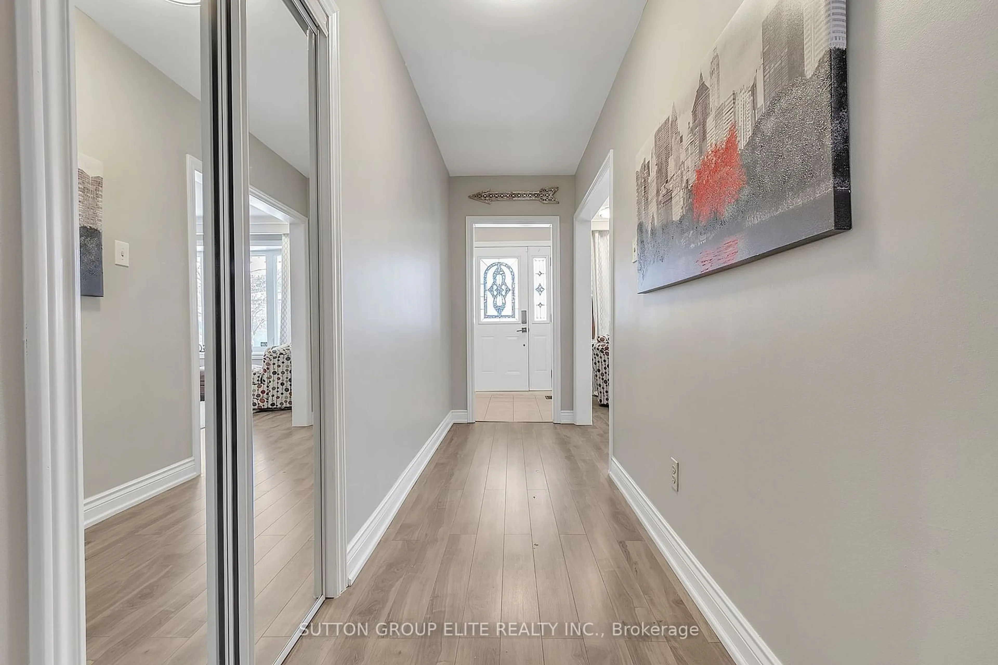 Indoor entryway for 1508 Sunnycove Dr, Mississauga Ontario L4X 1B5