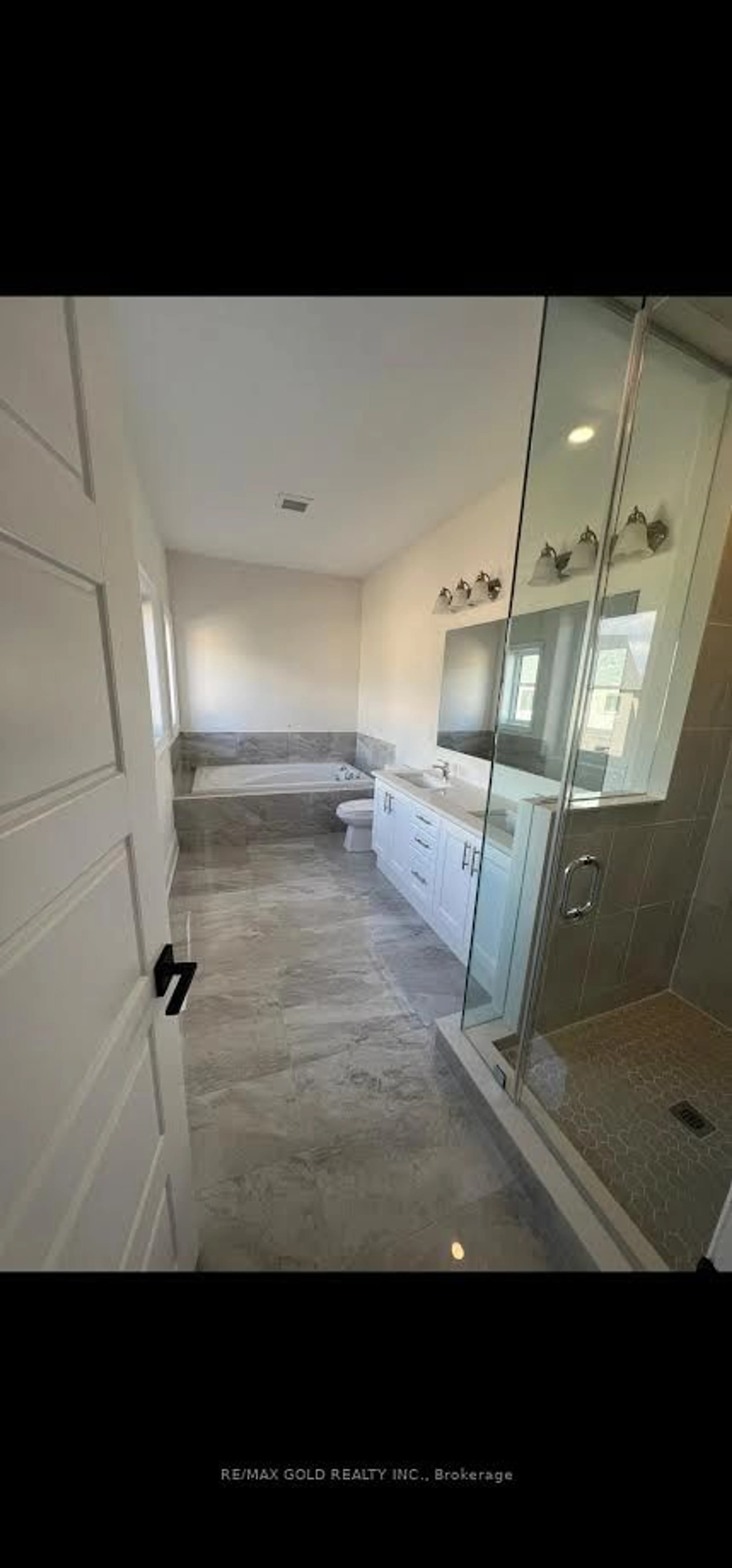 Contemporary bathroom, ceramic/tile floor for 5 Icon St, Brampton Ontario L6R 4G1