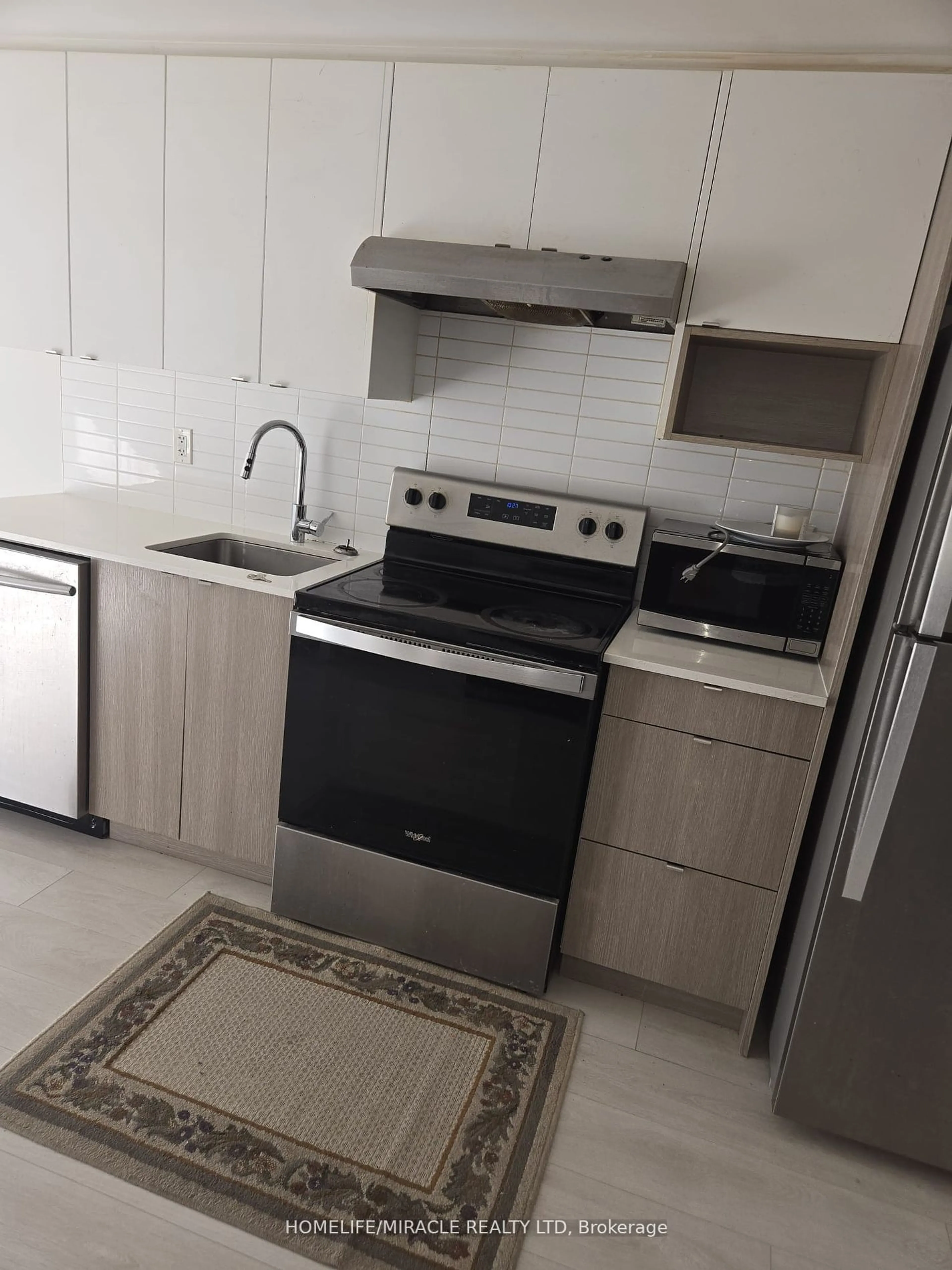 Standard kitchen, unknown for 1139 Cooke Blvd #307, Burlington Ontario L7T 4A8