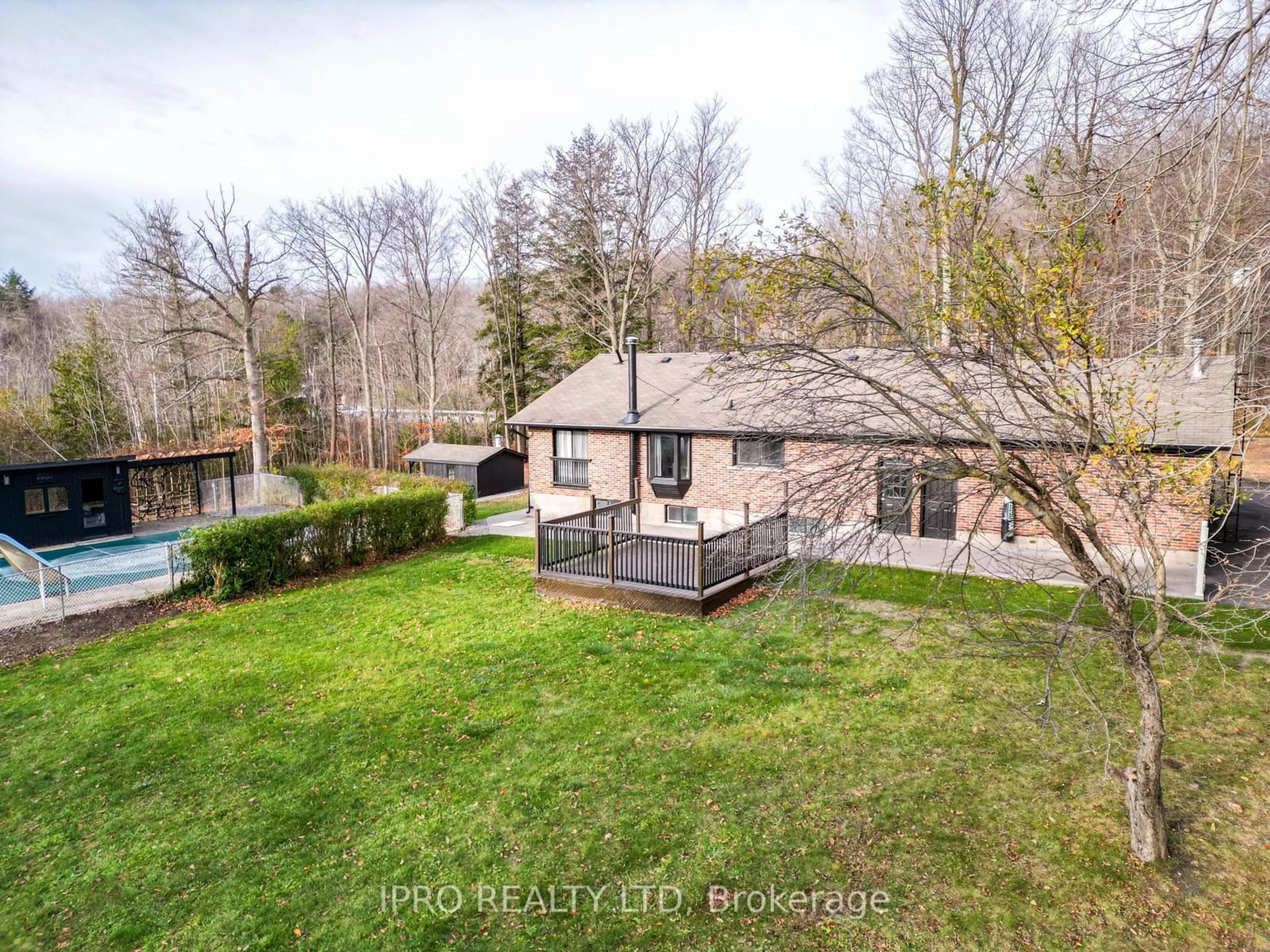 A pic from outside/outdoor area/front of a property/back of a property/a pic from drone, water/lake/river/ocean view for 1281 Olde Base Line Rd, Caledon Ontario L7C 0K5