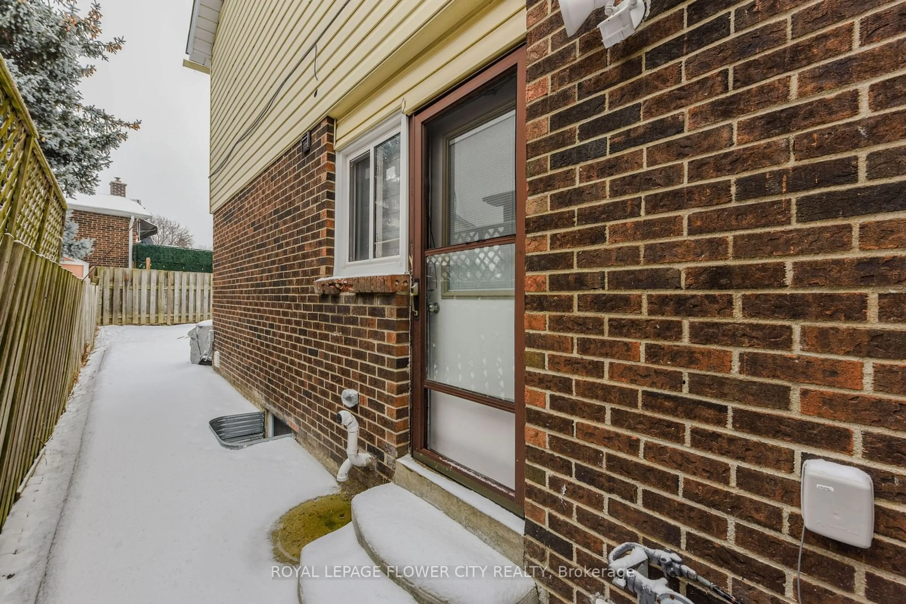 Home with brick exterior material, street for 31 Histon Cres, Brampton Ontario L6V 3P9