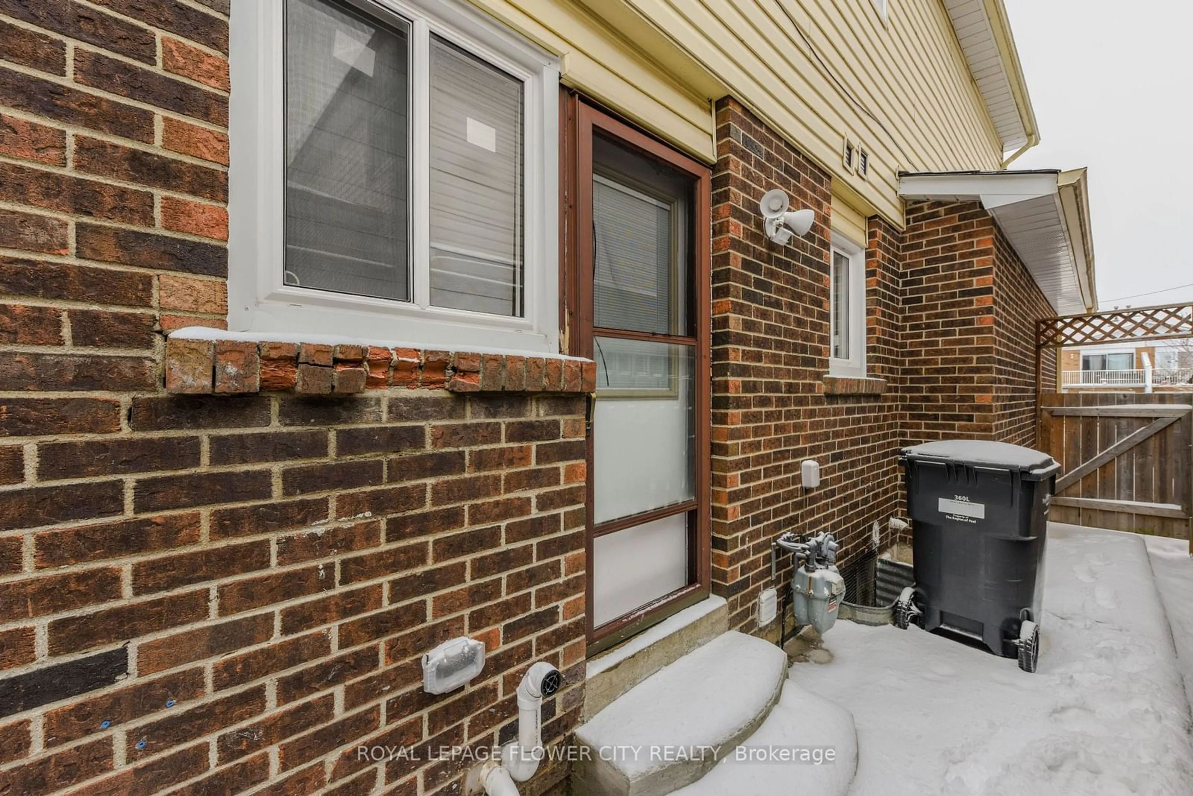 Home with brick exterior material, street for 31 Histon Cres, Brampton Ontario L6V 3P9