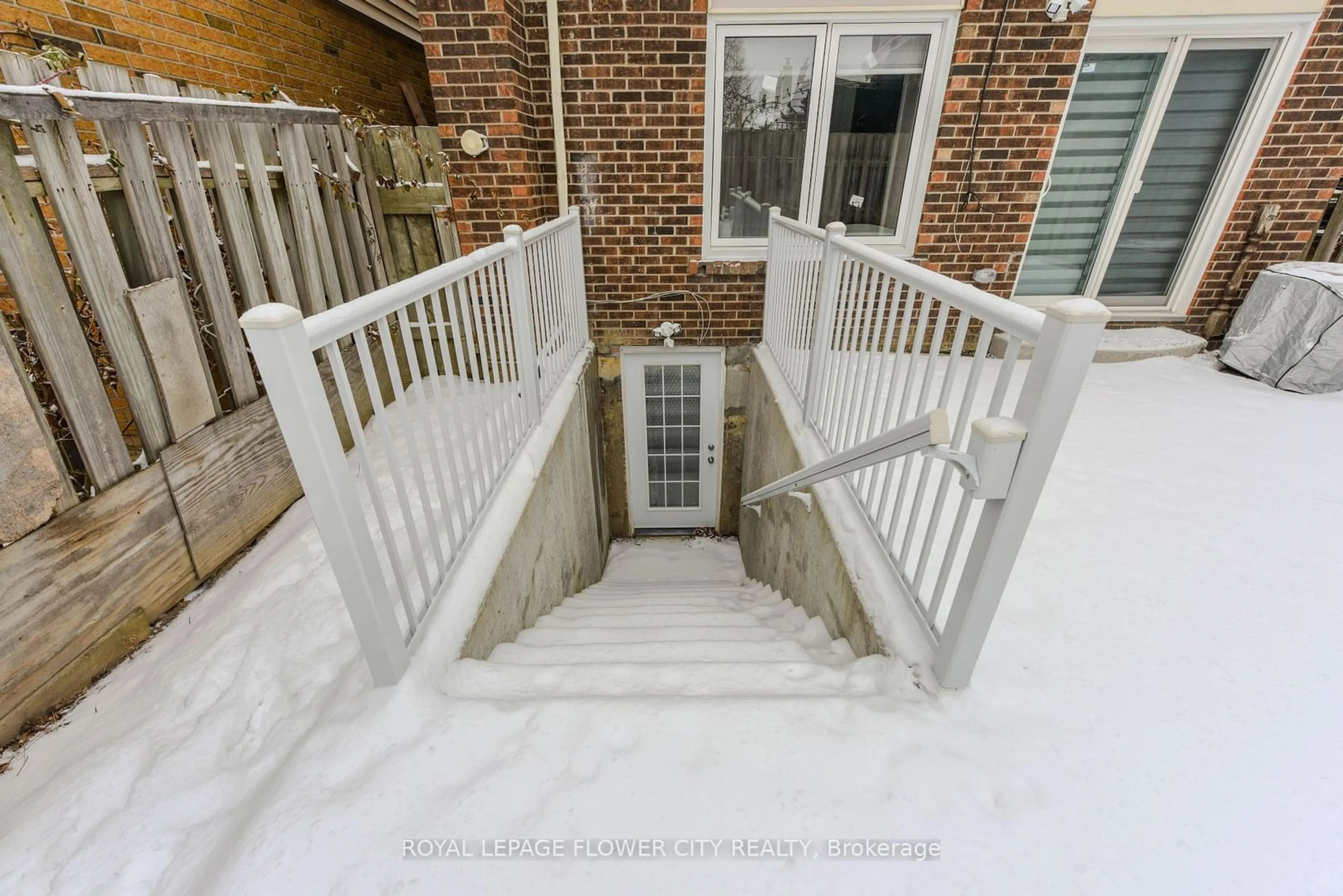 Stairs for 31 Histon Cres, Brampton Ontario L6V 3P9