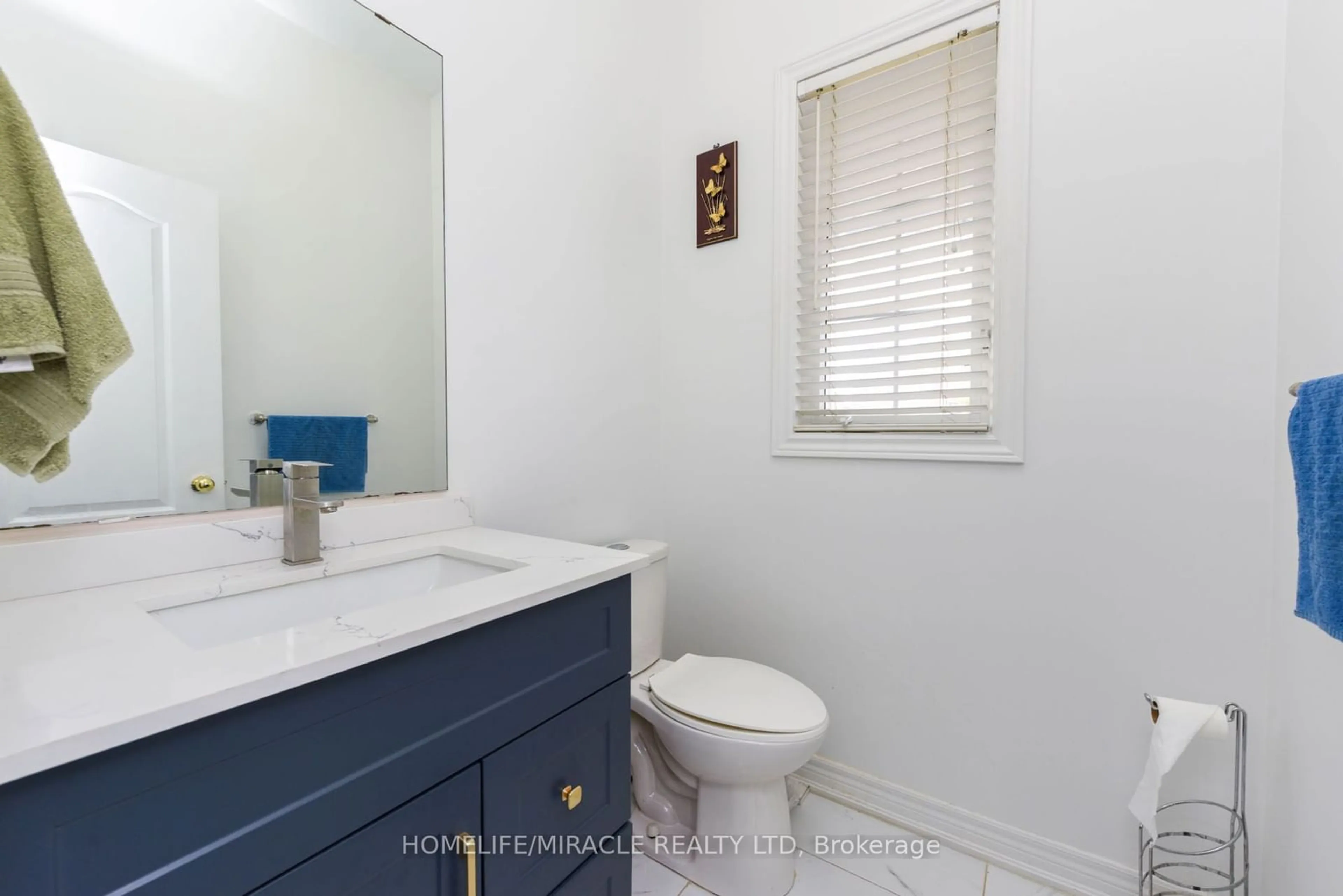 Standard bathroom, ceramic/tile floor for 82 Via Romano Way, Brampton Ontario L6P 1K2