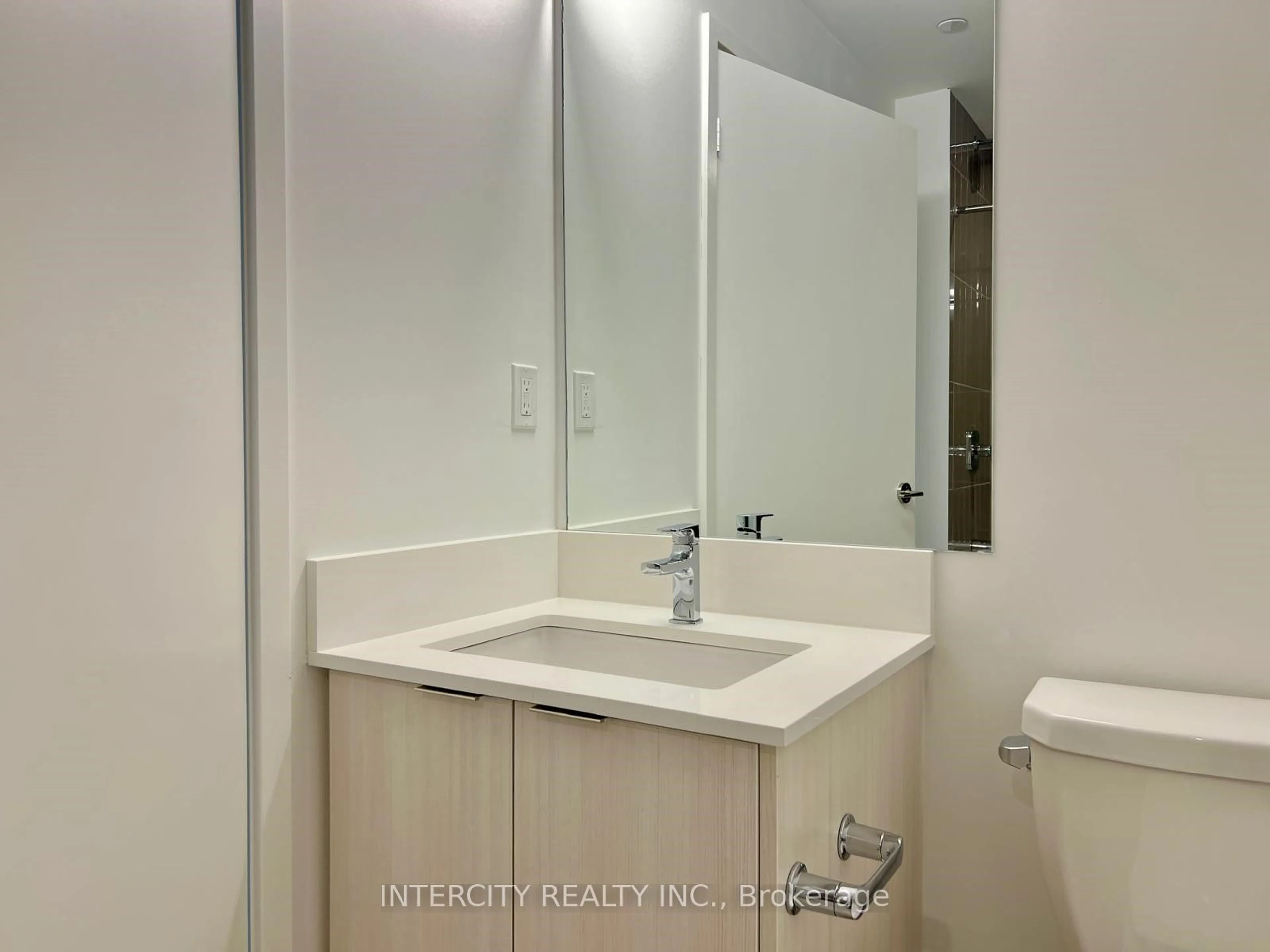 Standard bathroom, ceramic/tile floor for 225 Malta Ave #1810, Brampton Ontario L6Y 6H8