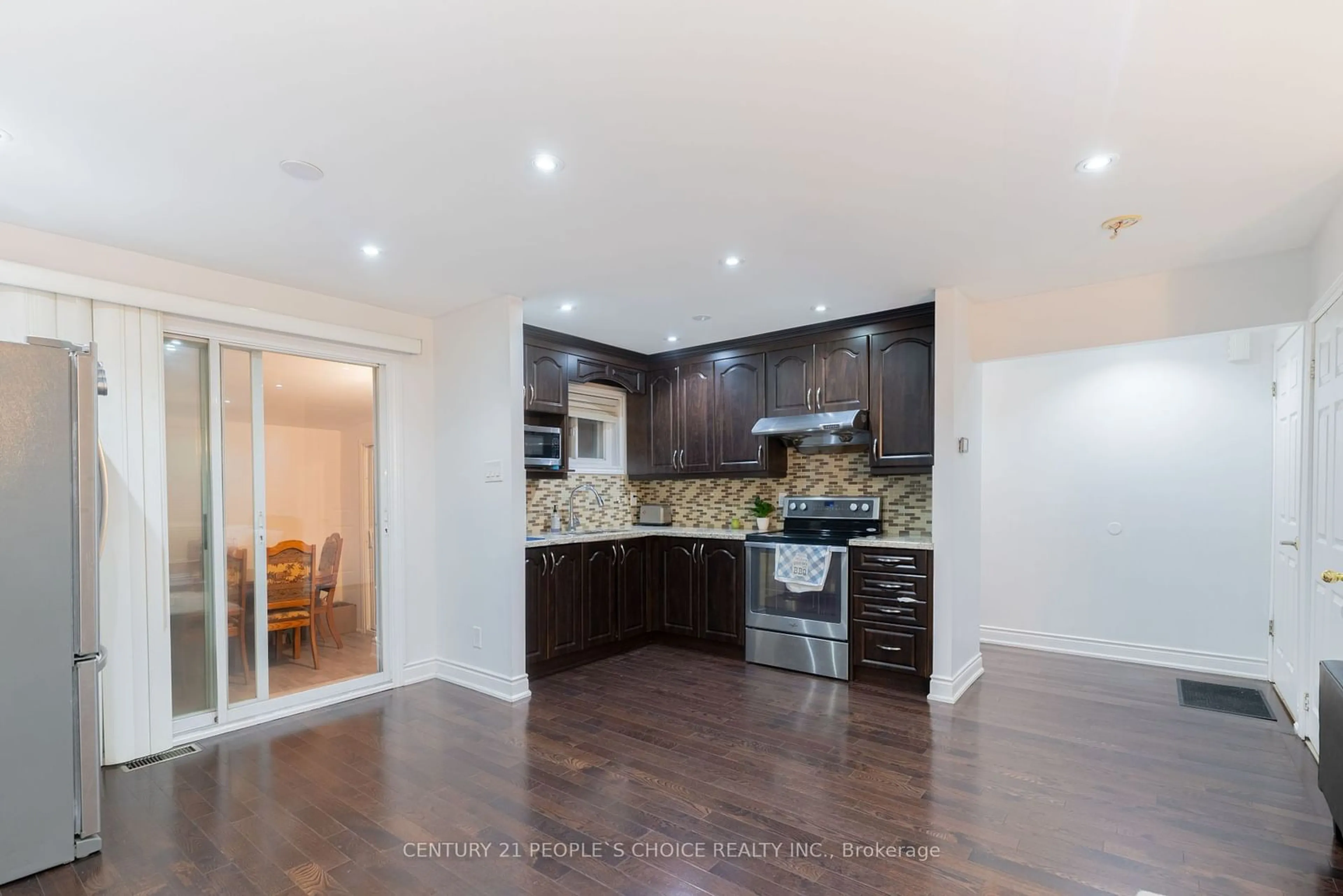 Open concept kitchen, unknown for 7 Hillbank Tr, Brampton Ontario L6S 1P6