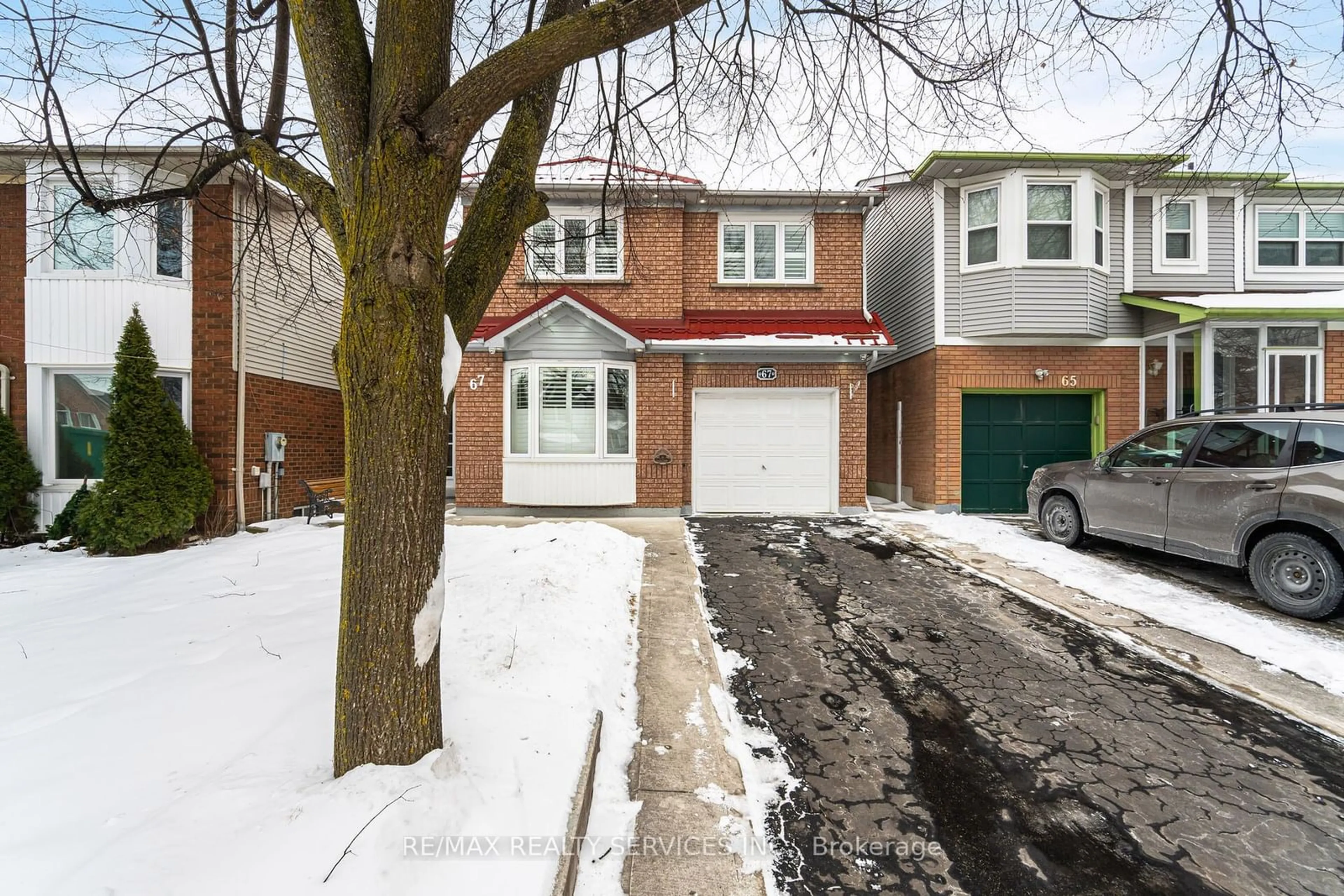 Home with brick exterior material, street for 67 Stoneledge Circ, Brampton Ontario L6R 1G8