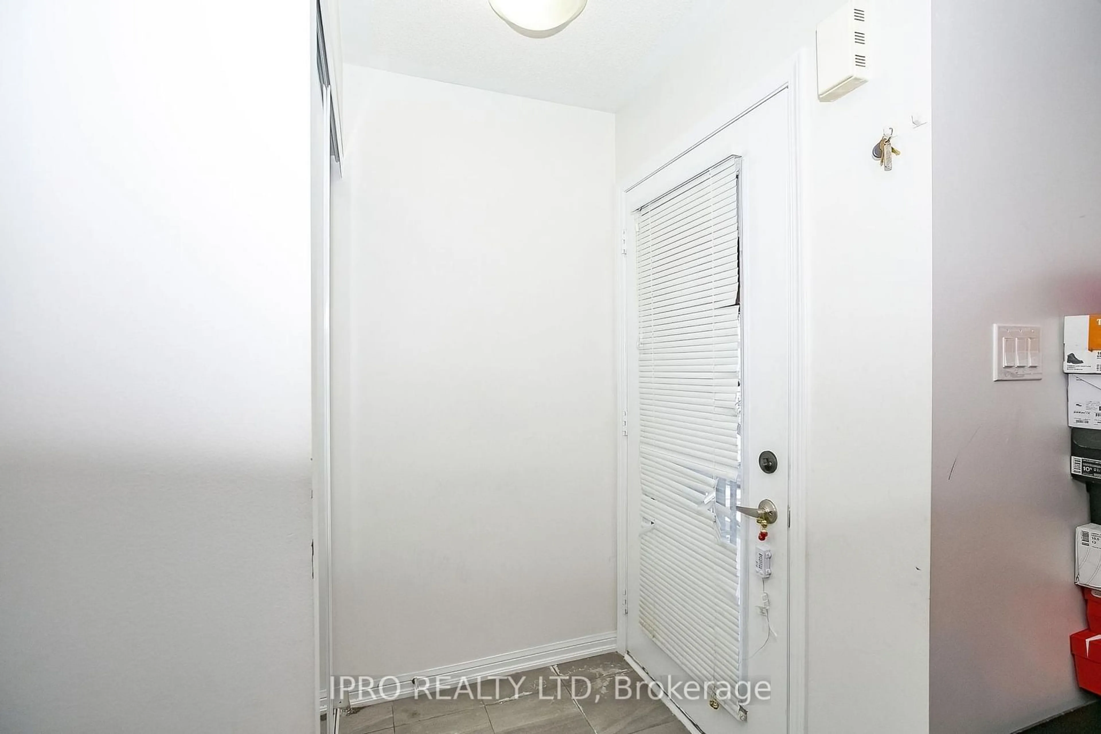 Indoor entryway for 250 SUNNY MEADOW Blvd #256, Brampton Ontario L6R 3Y6