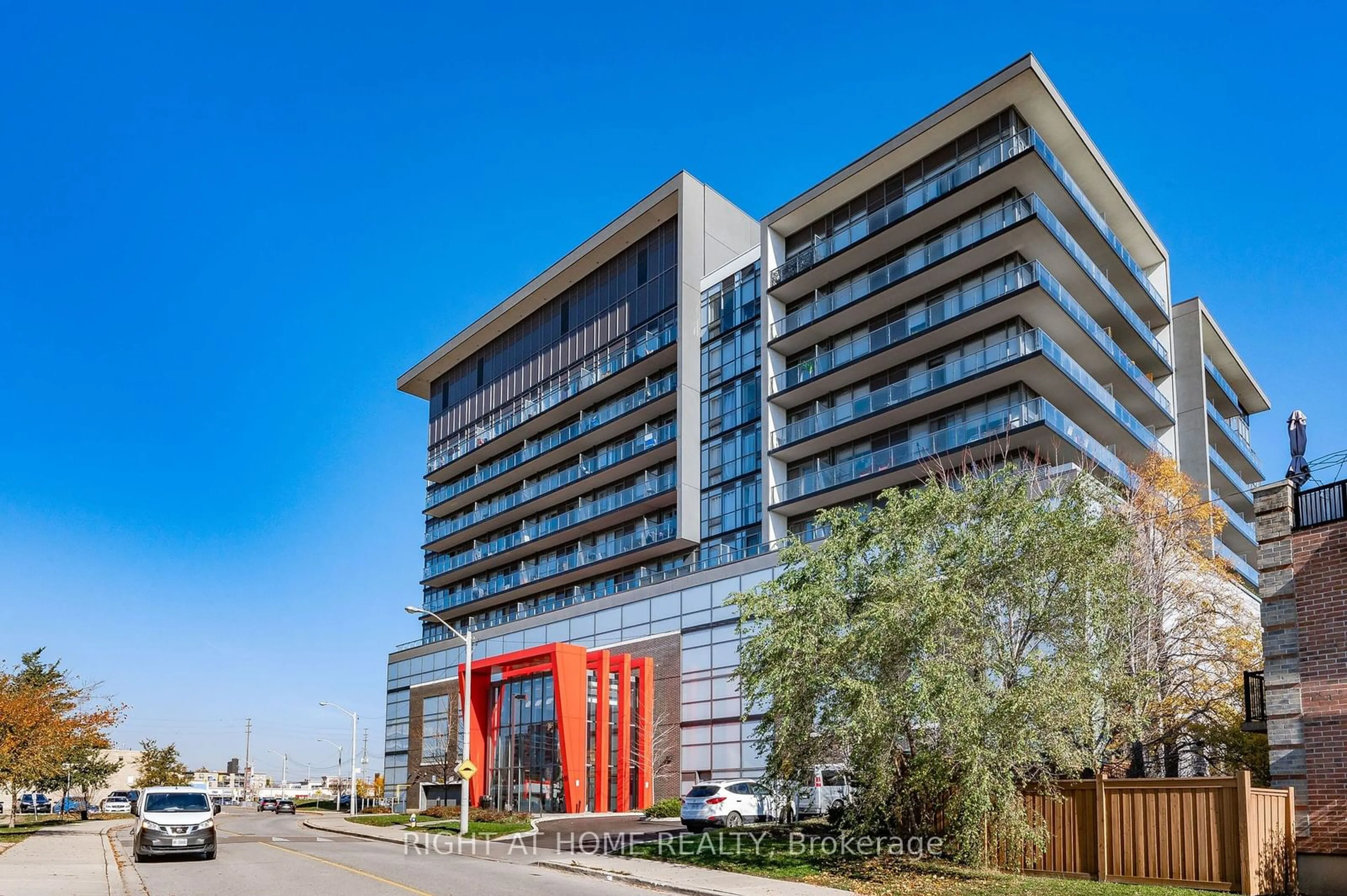 Indoor foyer for 15 James Finlay Way #917, Toronto Ontario M3M 0B3