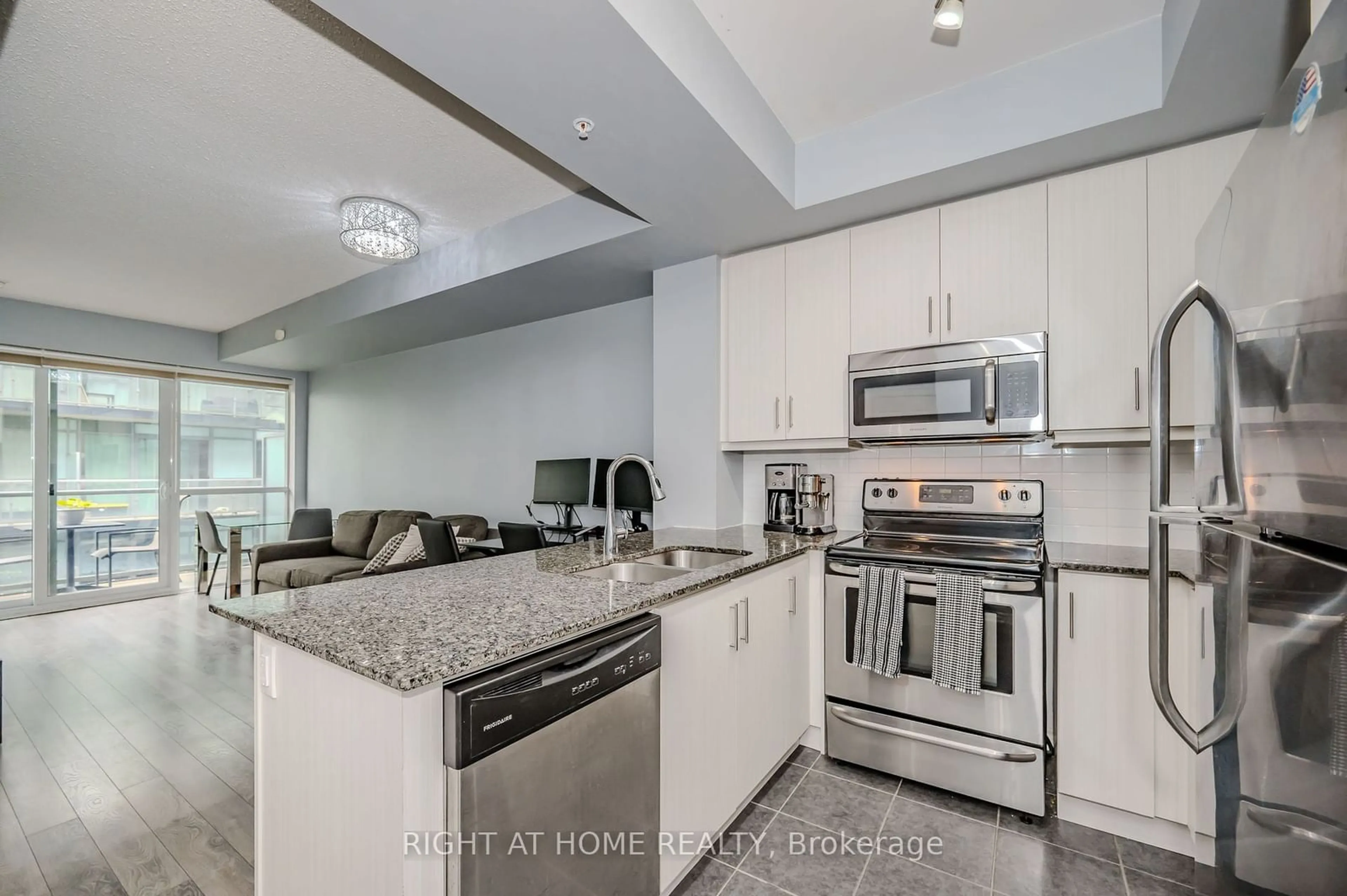 Open concept kitchen, unknown for 15 James Finlay Way #917, Toronto Ontario M3M 0B3