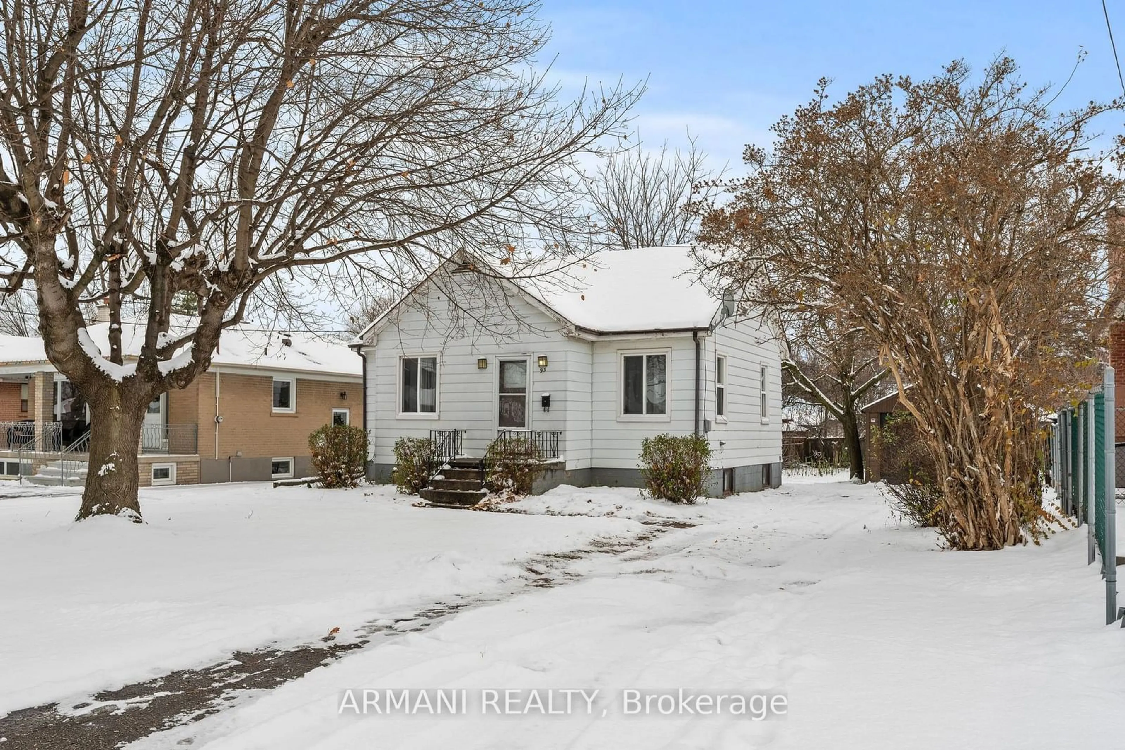 A pic from outside/outdoor area/front of a property/back of a property/a pic from drone, street for 93 Wallasey Ave, Toronto Ontario M9M 1E3