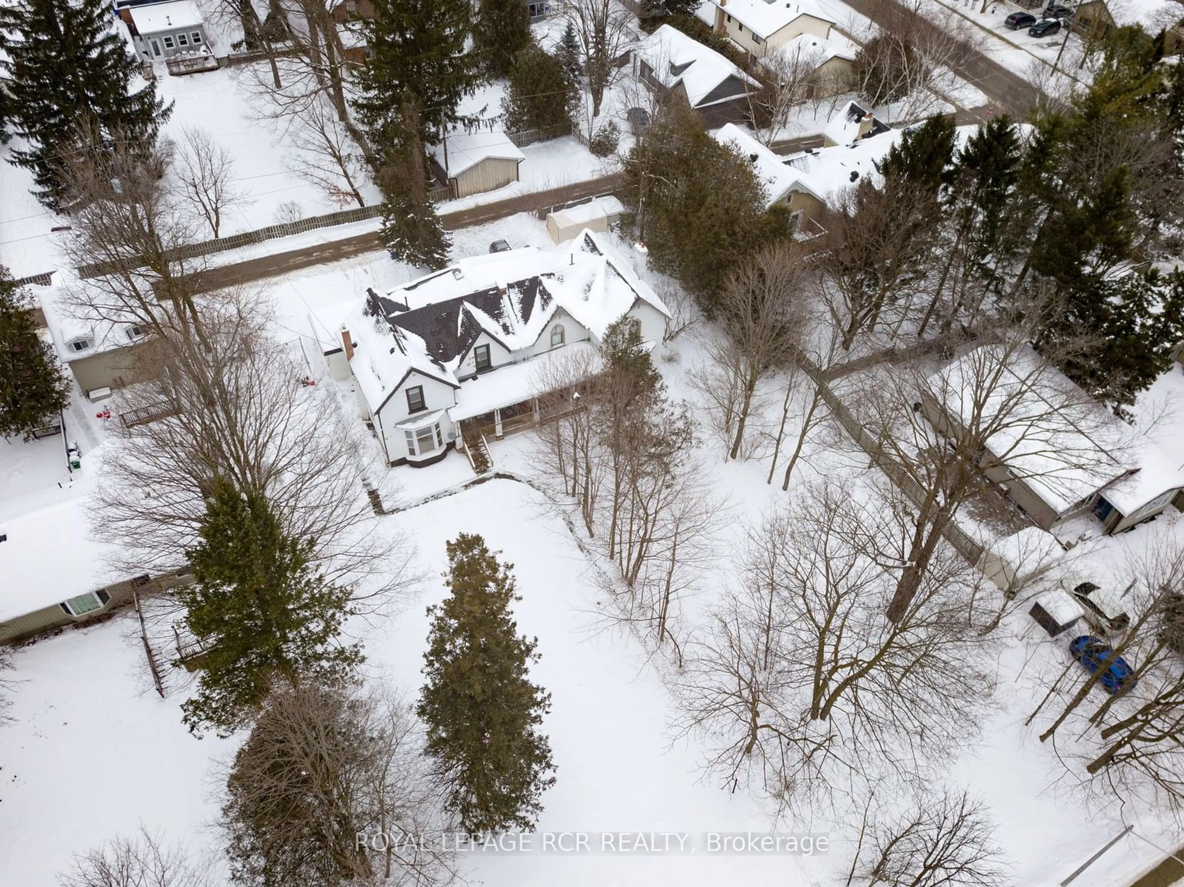 A pic from outside/outdoor area/front of a property/back of a property/a pic from drone, street for 9 Second Ave, Orangeville Ontario L9W 1H4