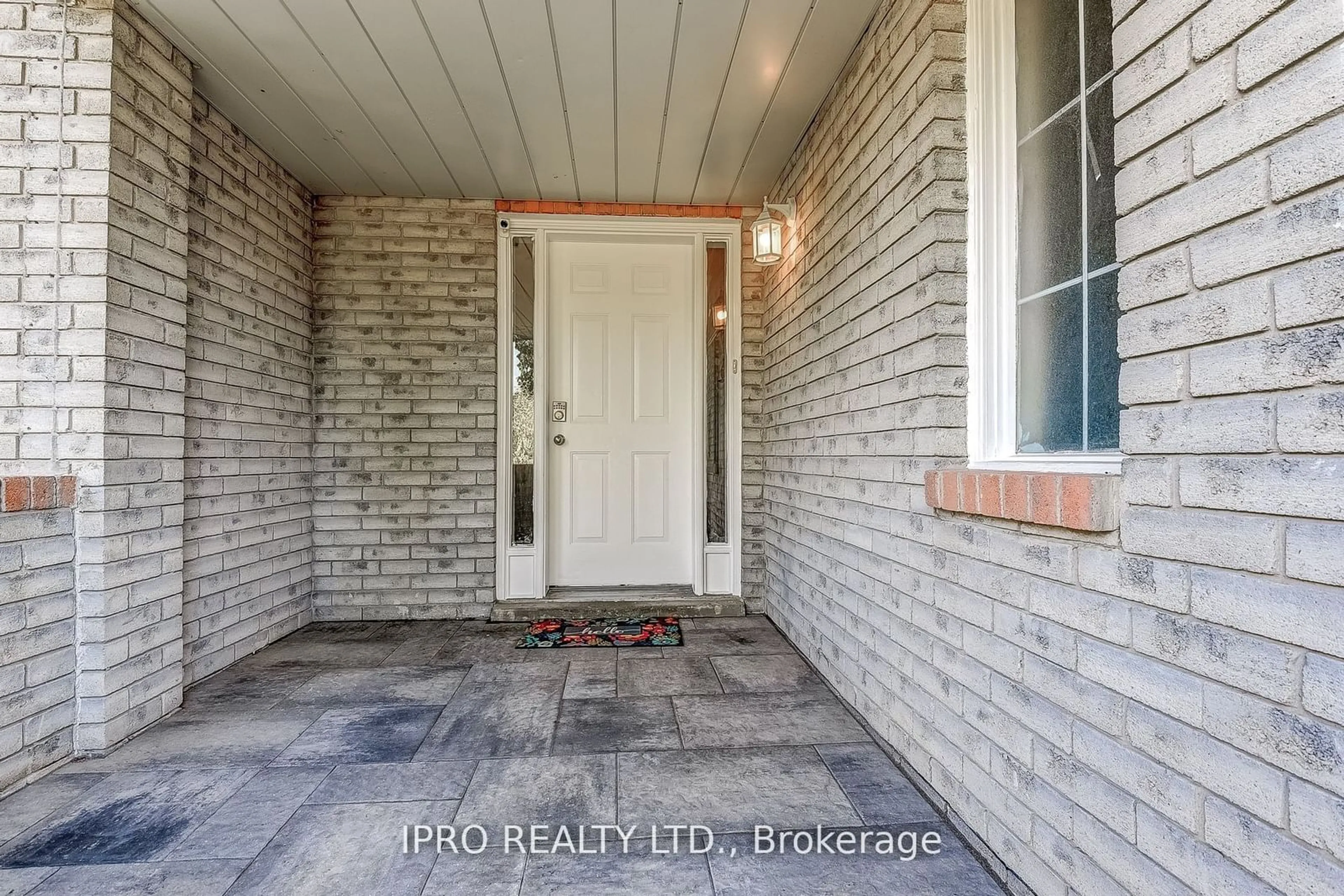 Indoor entryway for 47 Muirland Cres, Brampton Ontario L6X 4P4