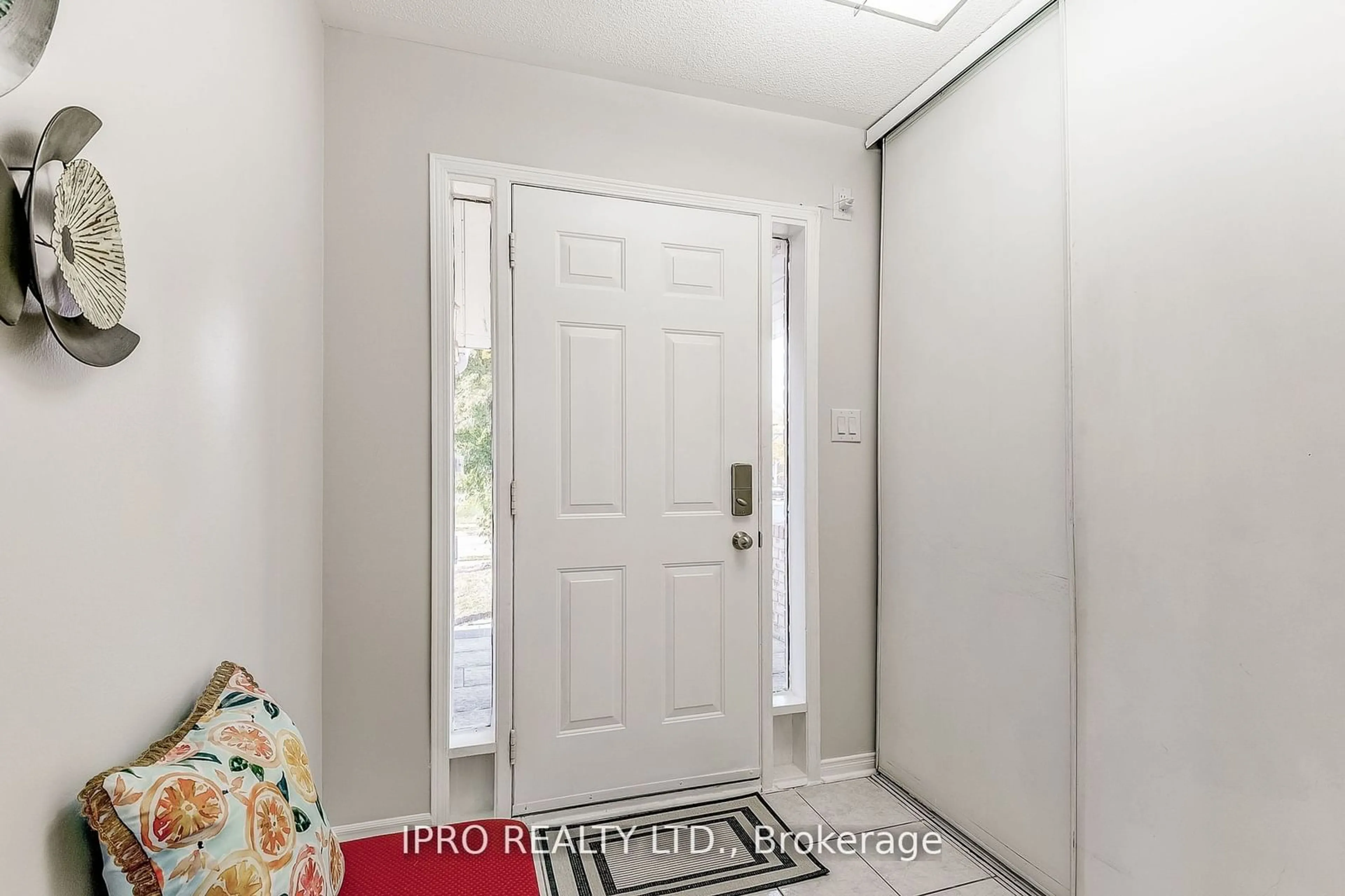 Indoor entryway for 47 Muirland Cres, Brampton Ontario L6X 4P4