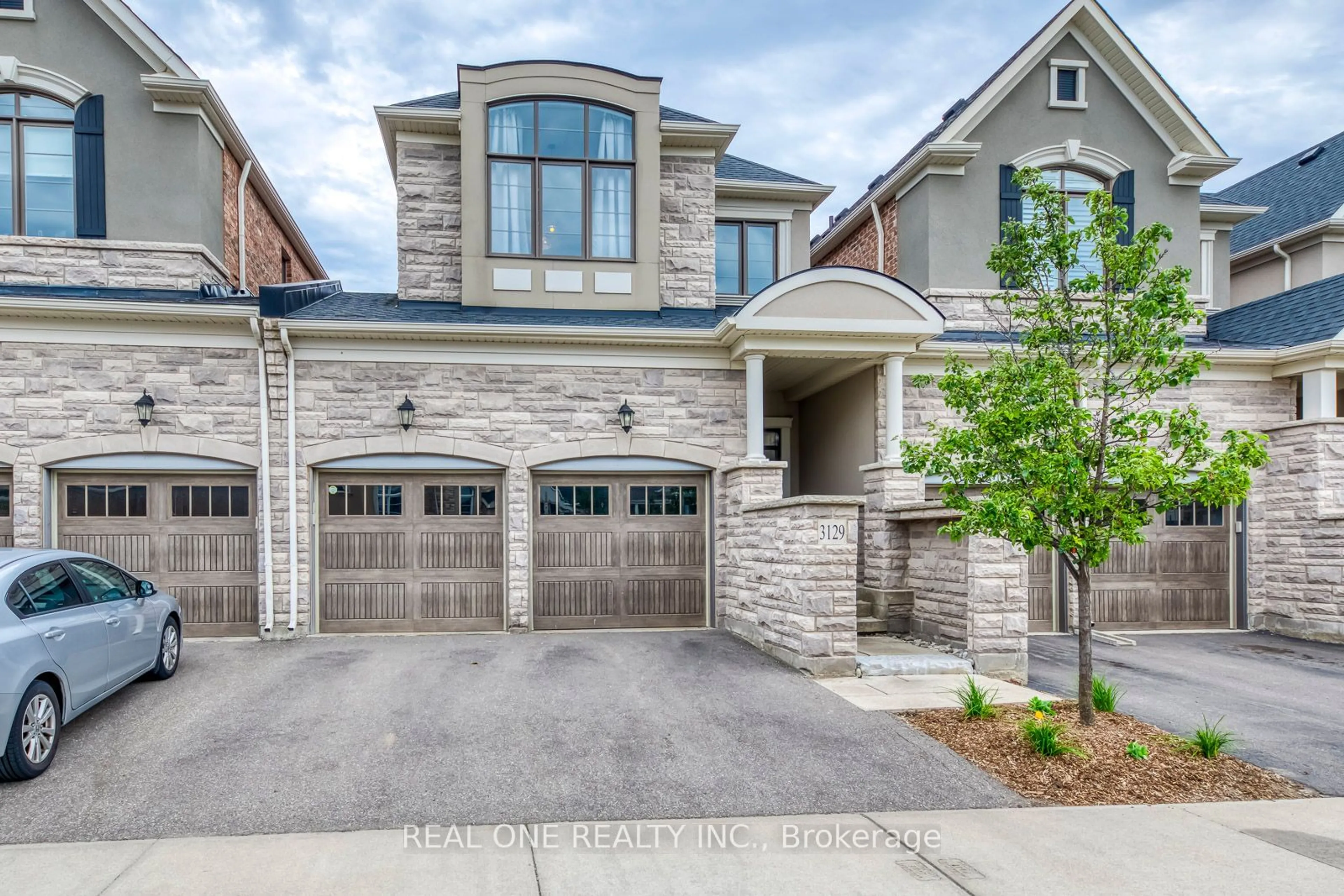 Home with brick exterior material, street for 3129 Riverpath Common, Oakville Ontario L6M 1P6