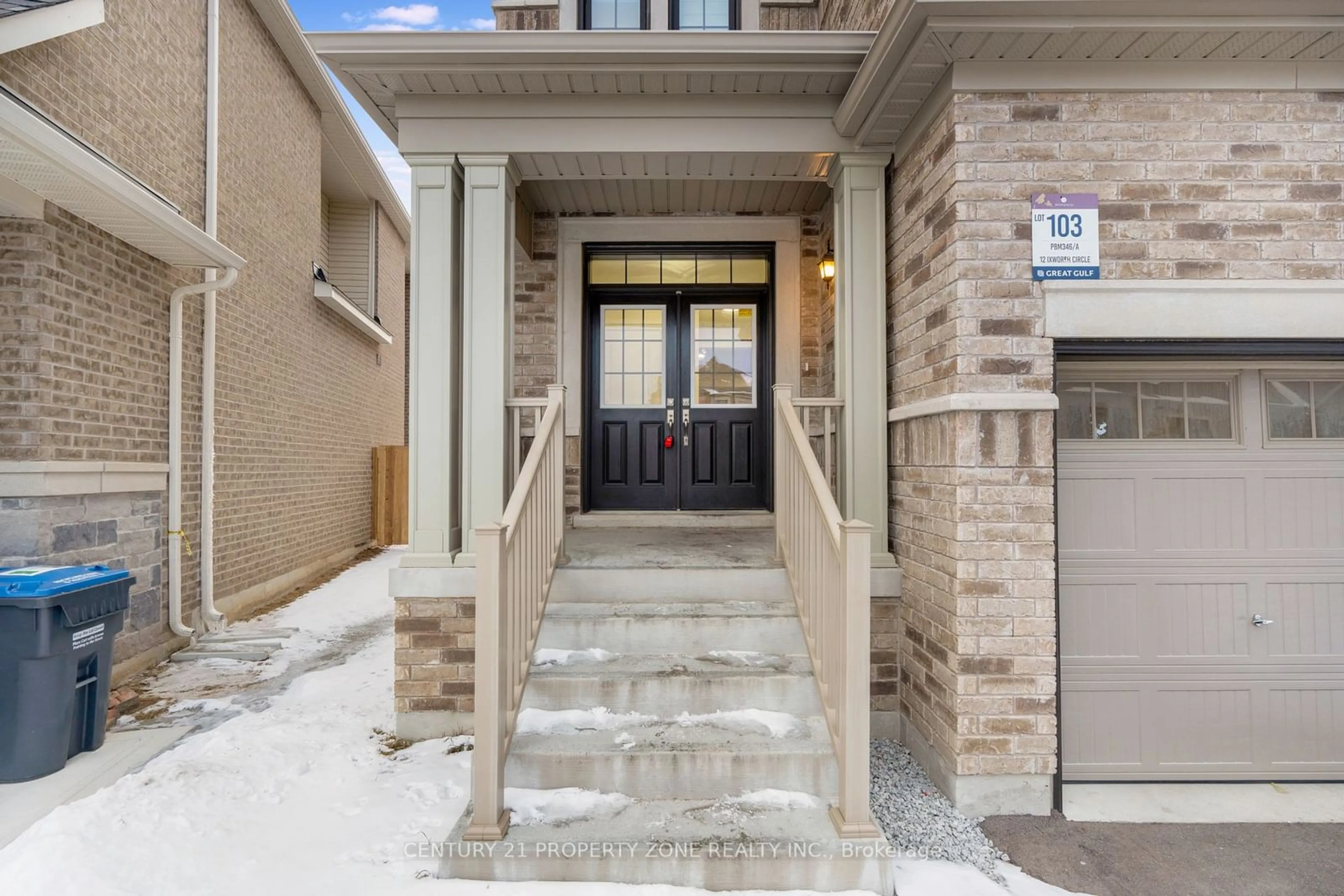 Indoor entryway for 12 Ixworth Circ, Brampton Ontario L6Y 6J8