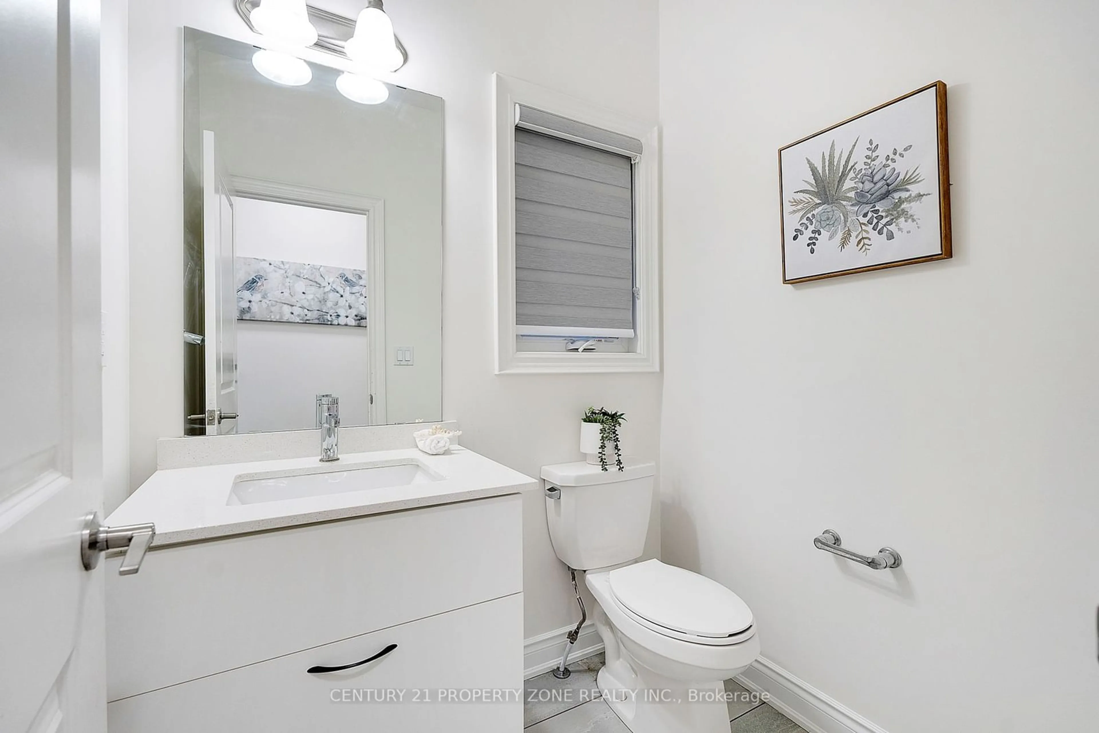 Standard bathroom, ceramic/tile floor for 12 Ixworth Circ, Brampton Ontario L6Y 6J8