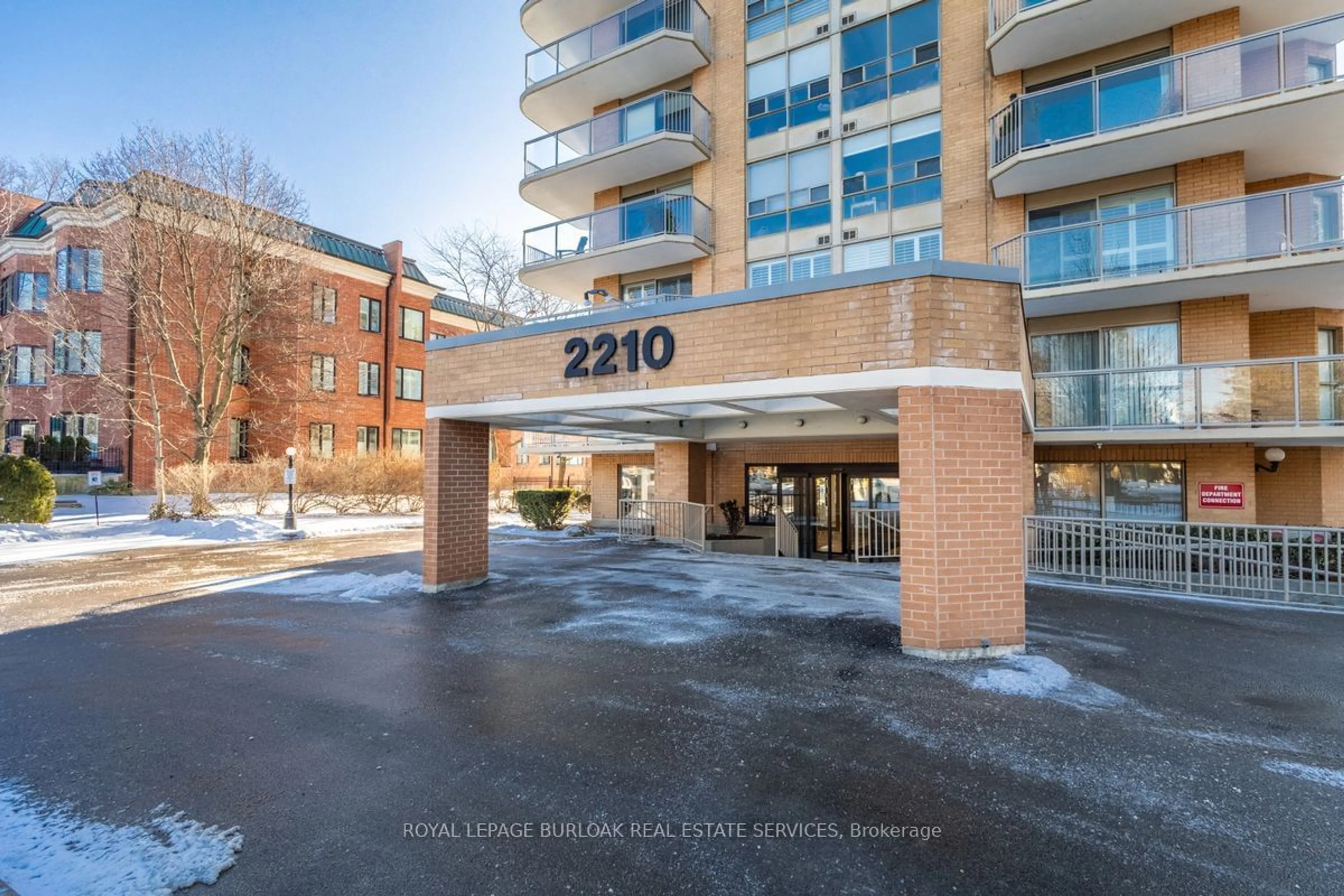 Unknown for 2210 Lakeshore Rd #304, Burlington Ontario L7R 4J9