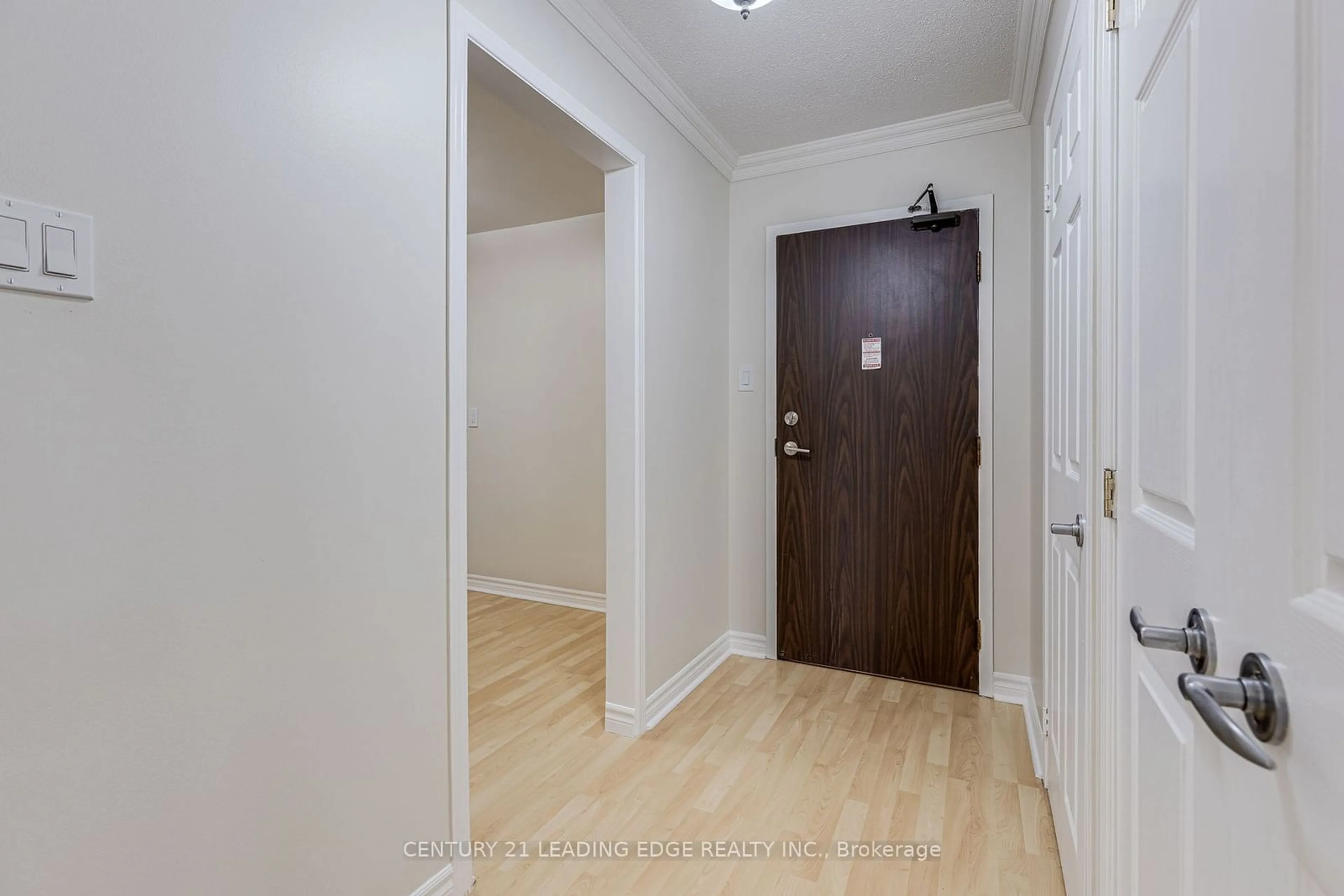 Indoor entryway for 1485 Lakeshore Rd #115, Mississauga Ontario L5E 3G2