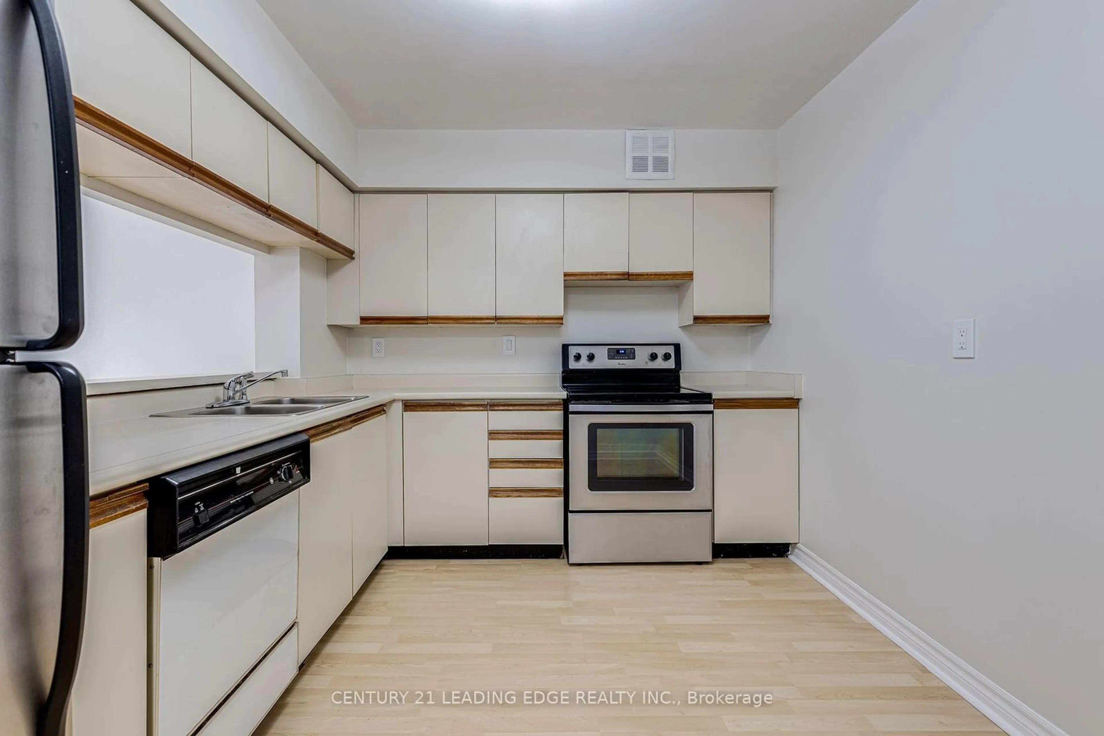 Standard kitchen, wood/laminate floor for 1485 Lakeshore Rd #115, Mississauga Ontario L5E 3G2