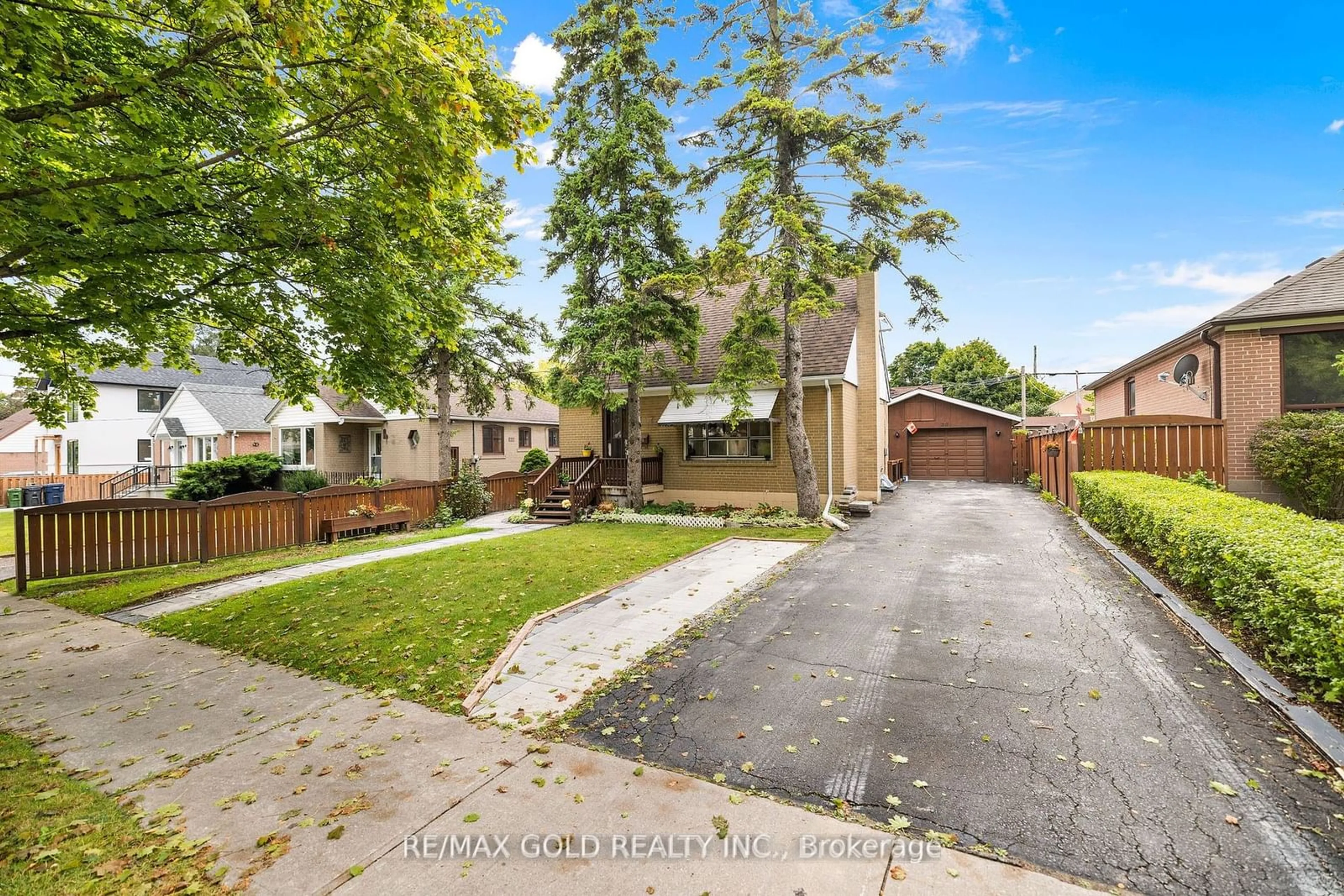 A pic from outside/outdoor area/front of a property/back of a property/a pic from drone, street for 20 Hatfield Cres, Toronto Ontario M9W 3R8