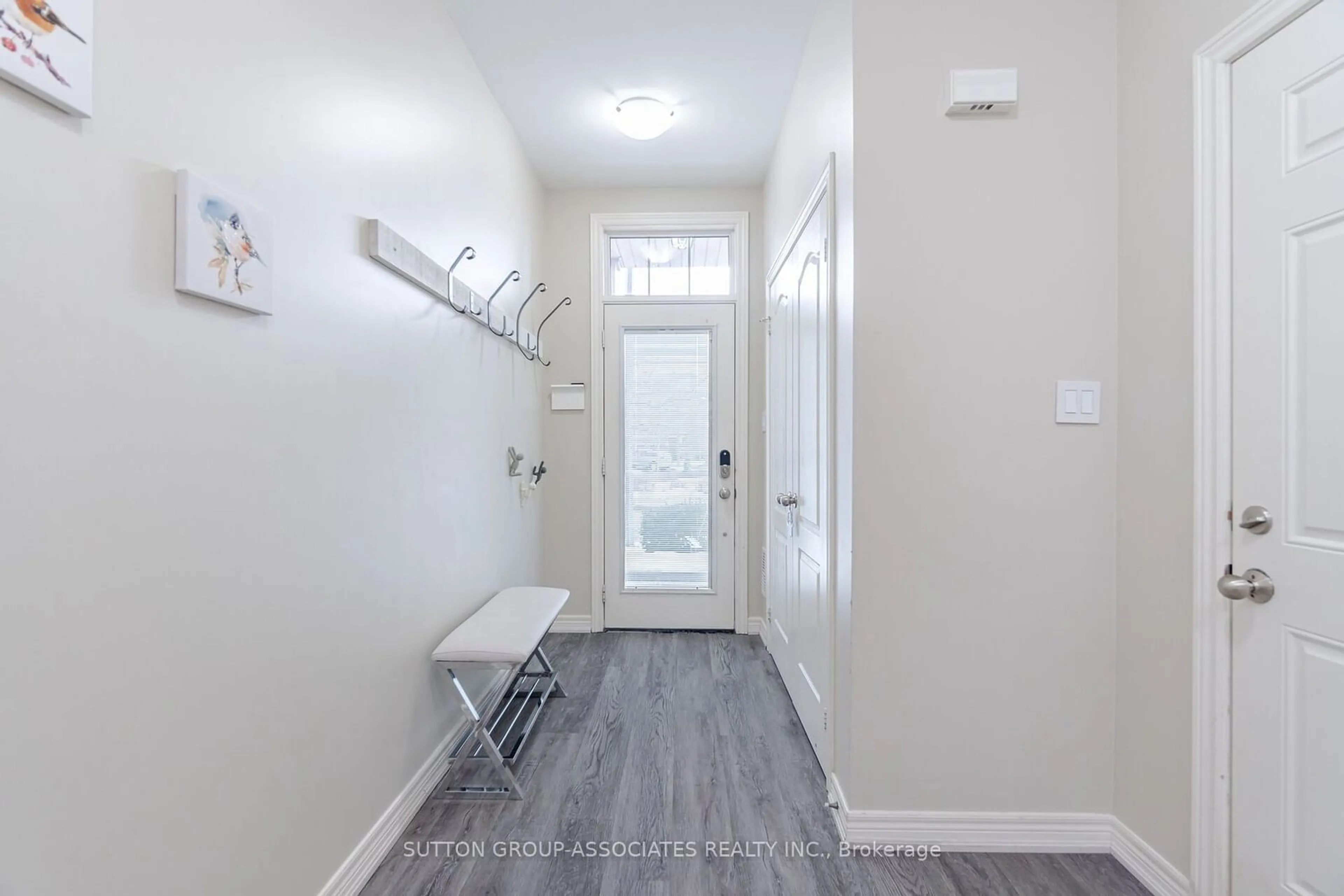 Indoor entryway for 5710 Long Valley Rd #12, Mississauga Ontario L5M 0M1