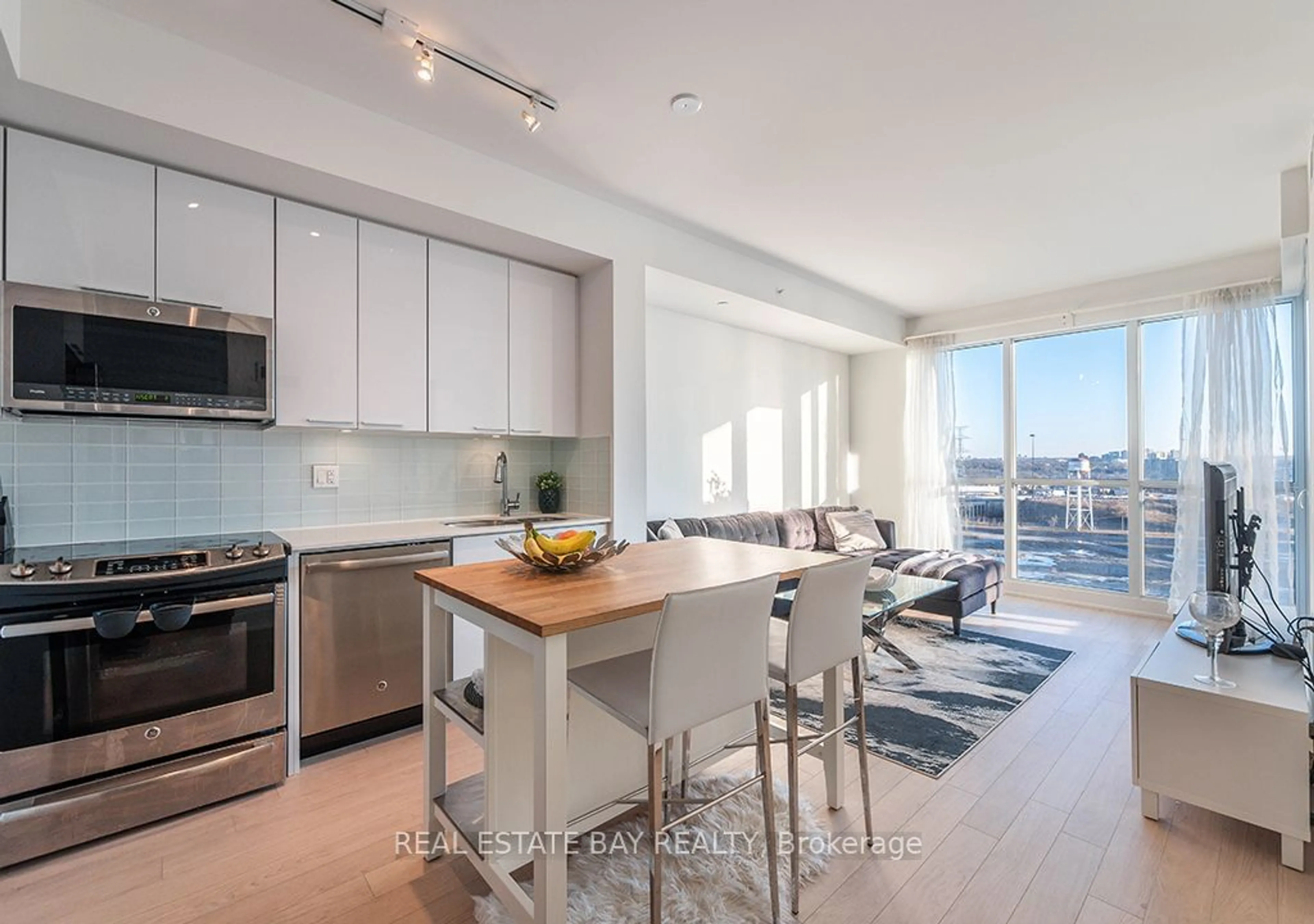 Open concept kitchen, unknown for 10 Park Lawn Rd #1408, Toronto Ontario M8Y 3H8