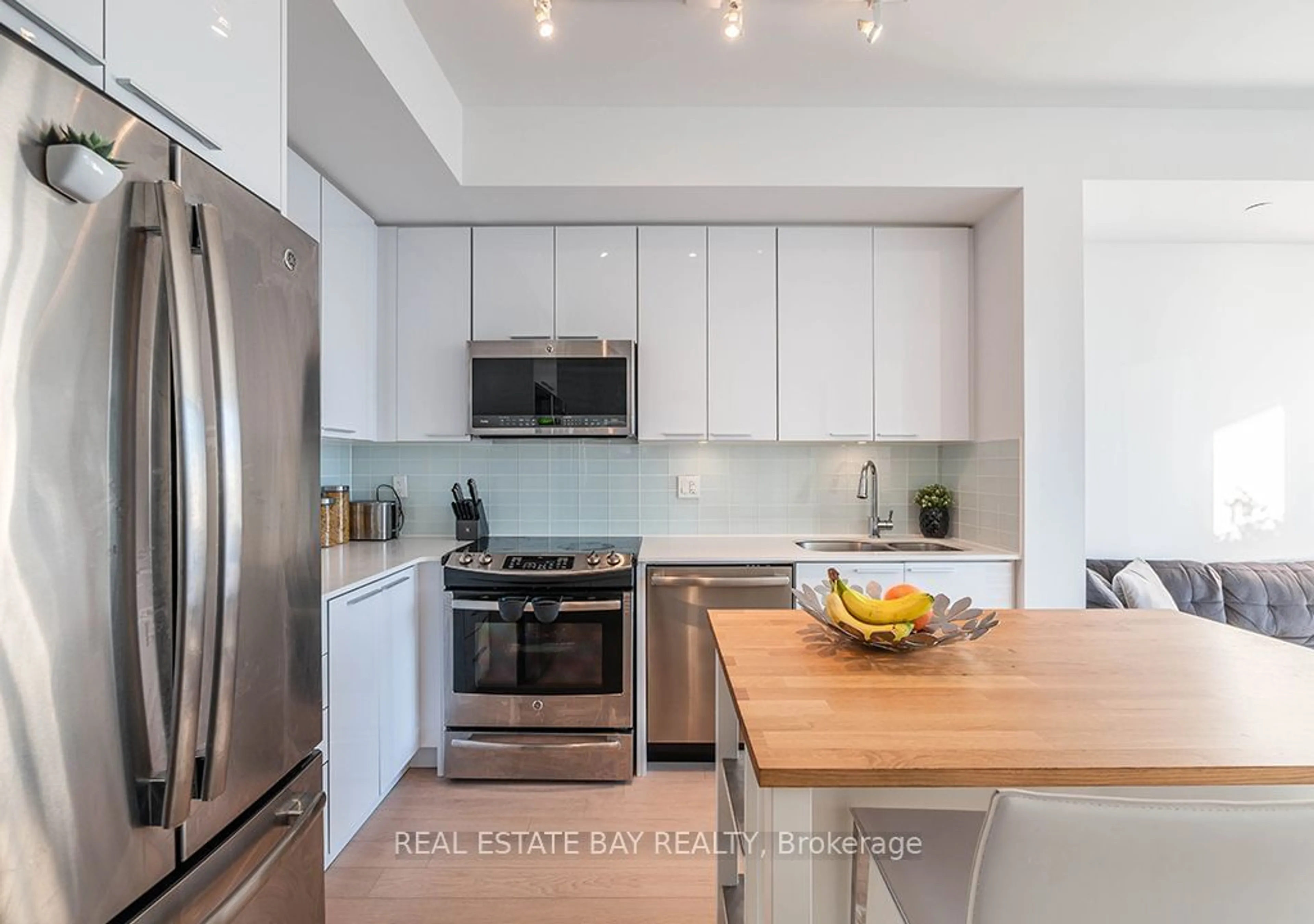 Contemporary kitchen, unknown for 10 Park Lawn Rd #1408, Toronto Ontario M8Y 3H8