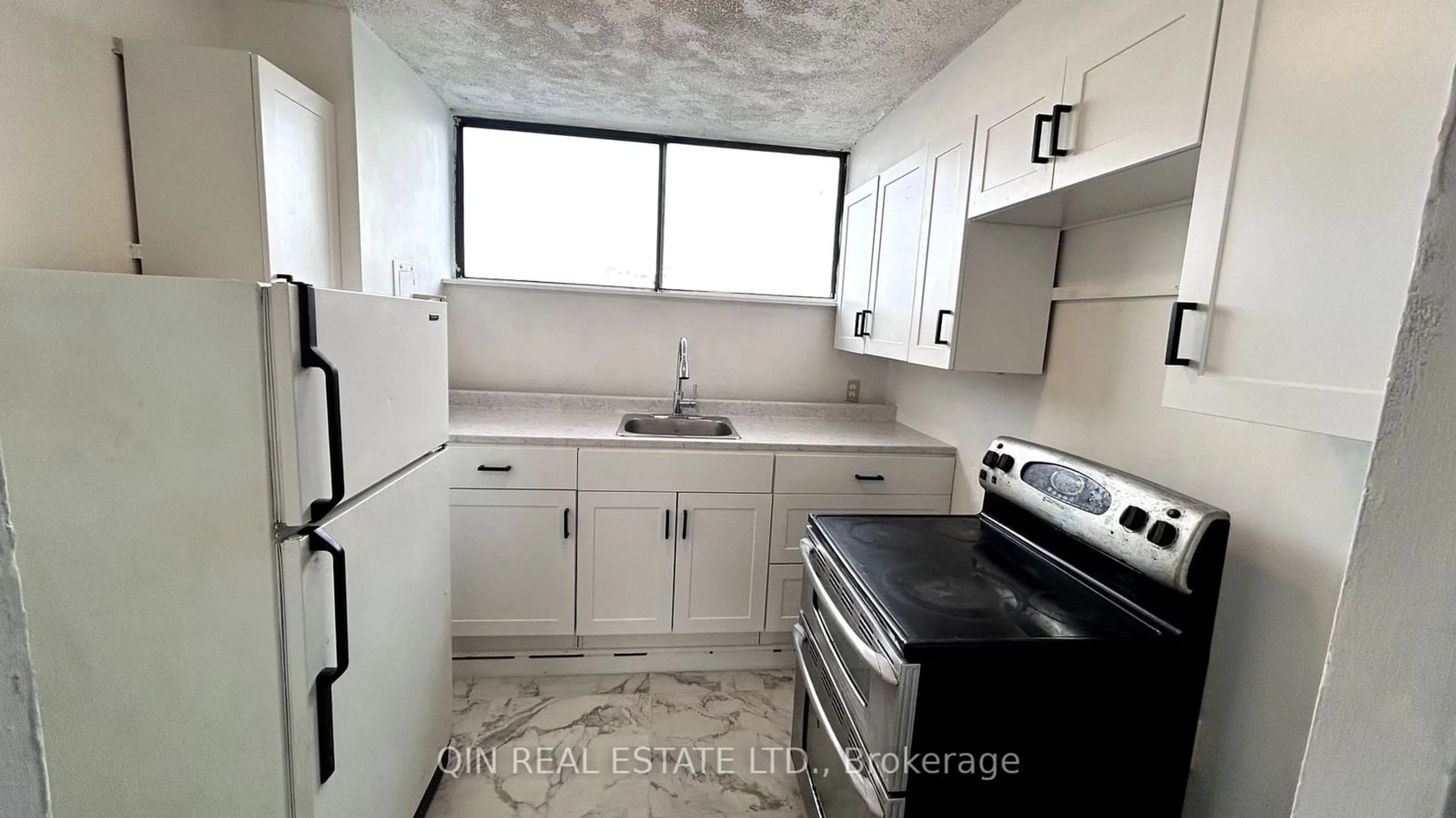 Standard kitchen, unknown for 4645 Jane St #818, Toronto Ontario M3N 2K9