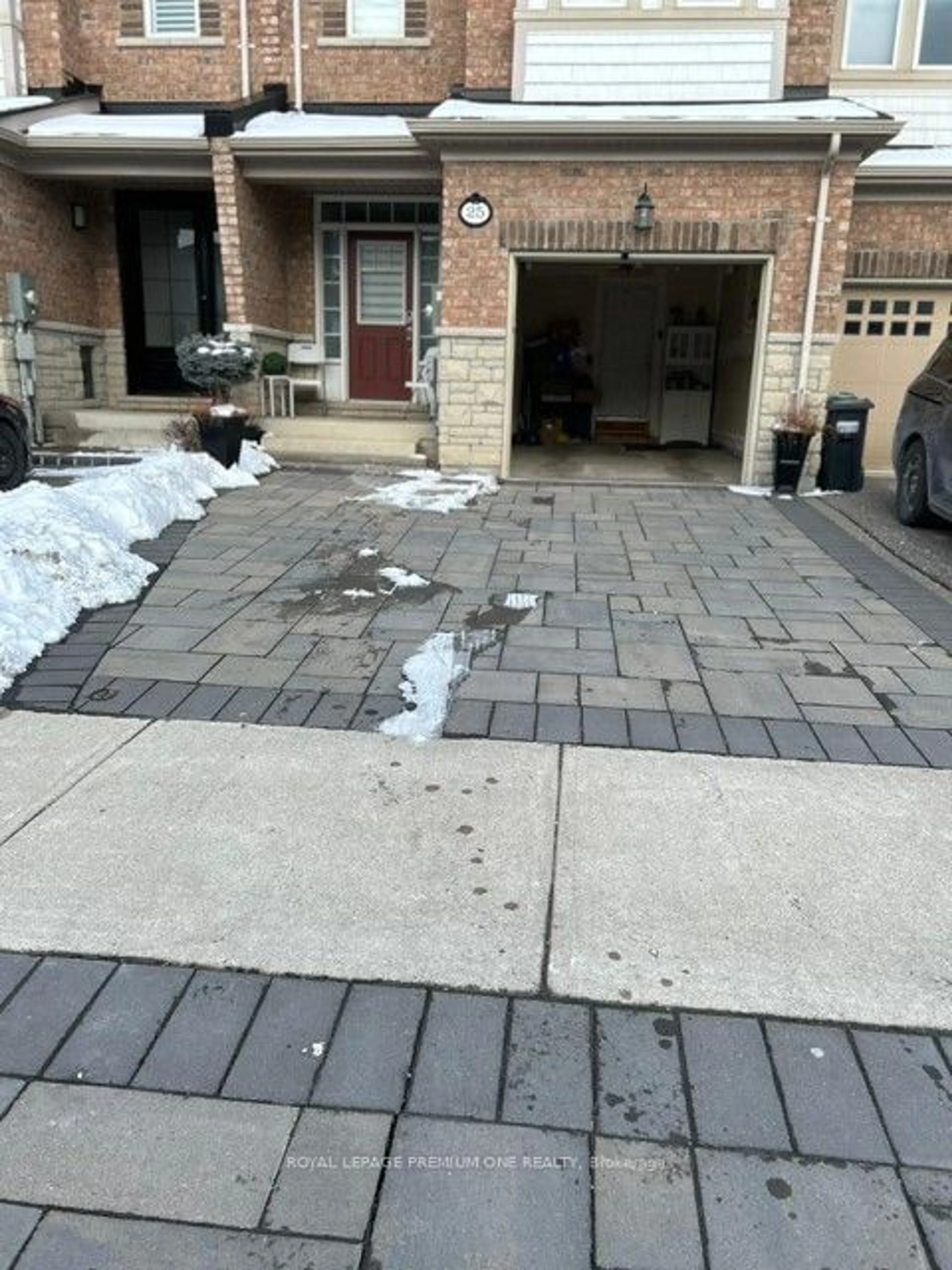 Patio, street for 25 VINEWOOD Rd, Caledon Ontario L7C 1A9