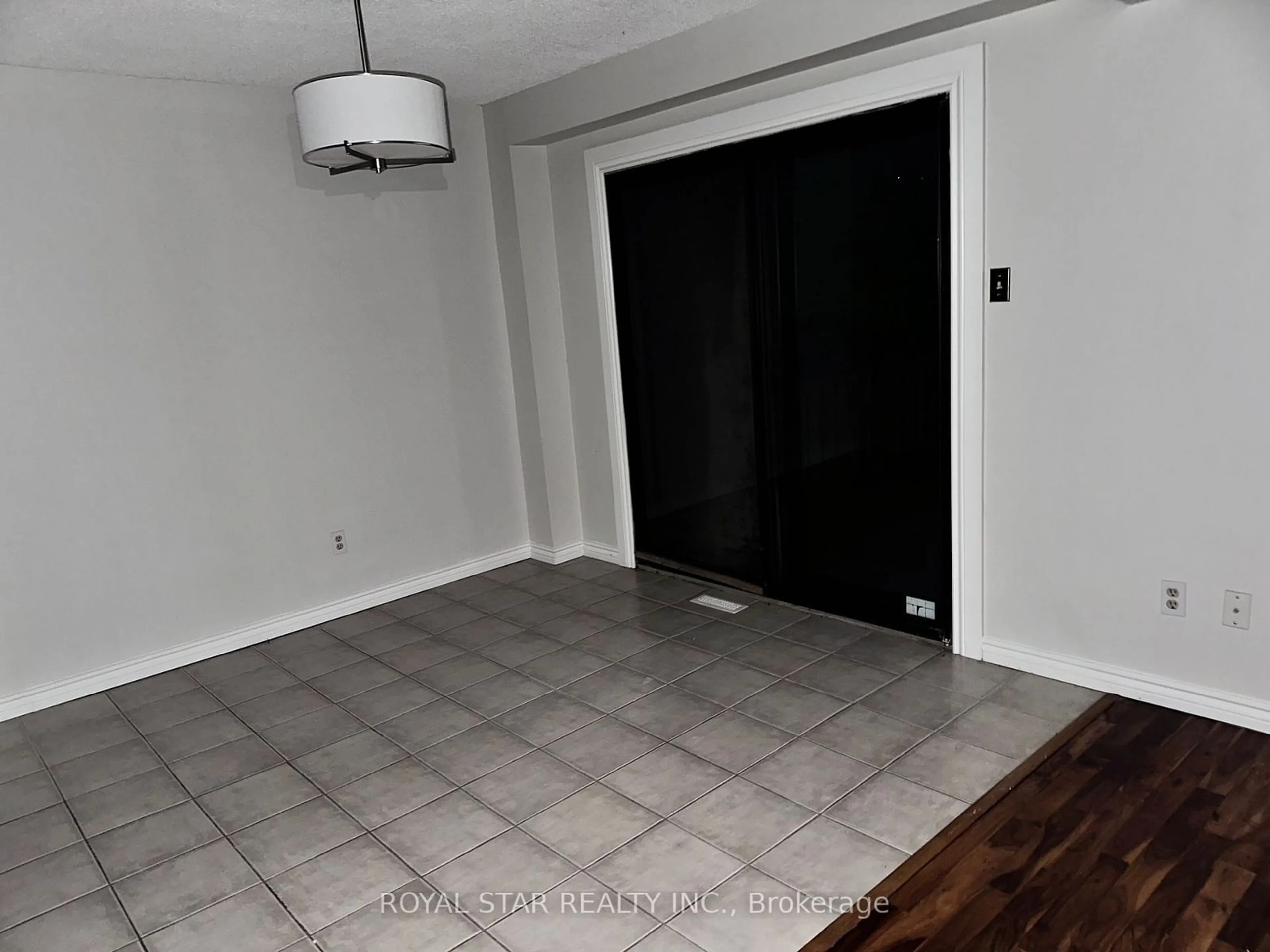 A pic of a room for 7155 Corrine Cres, Mississauga Ontario L5N 4S4