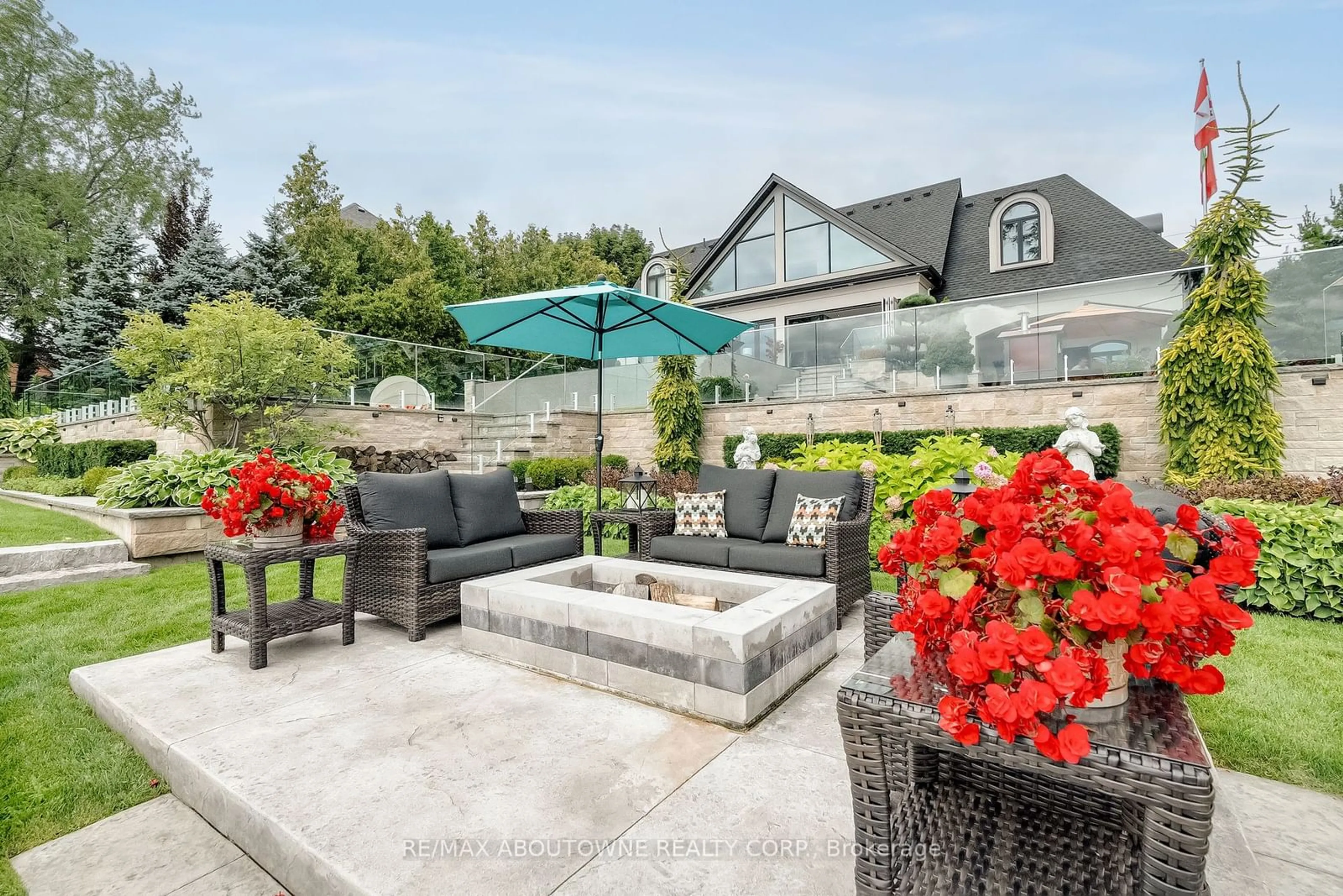 Patio, mountain view for 3188 Lakeshore Rd, Burlington Ontario L7N 1A4