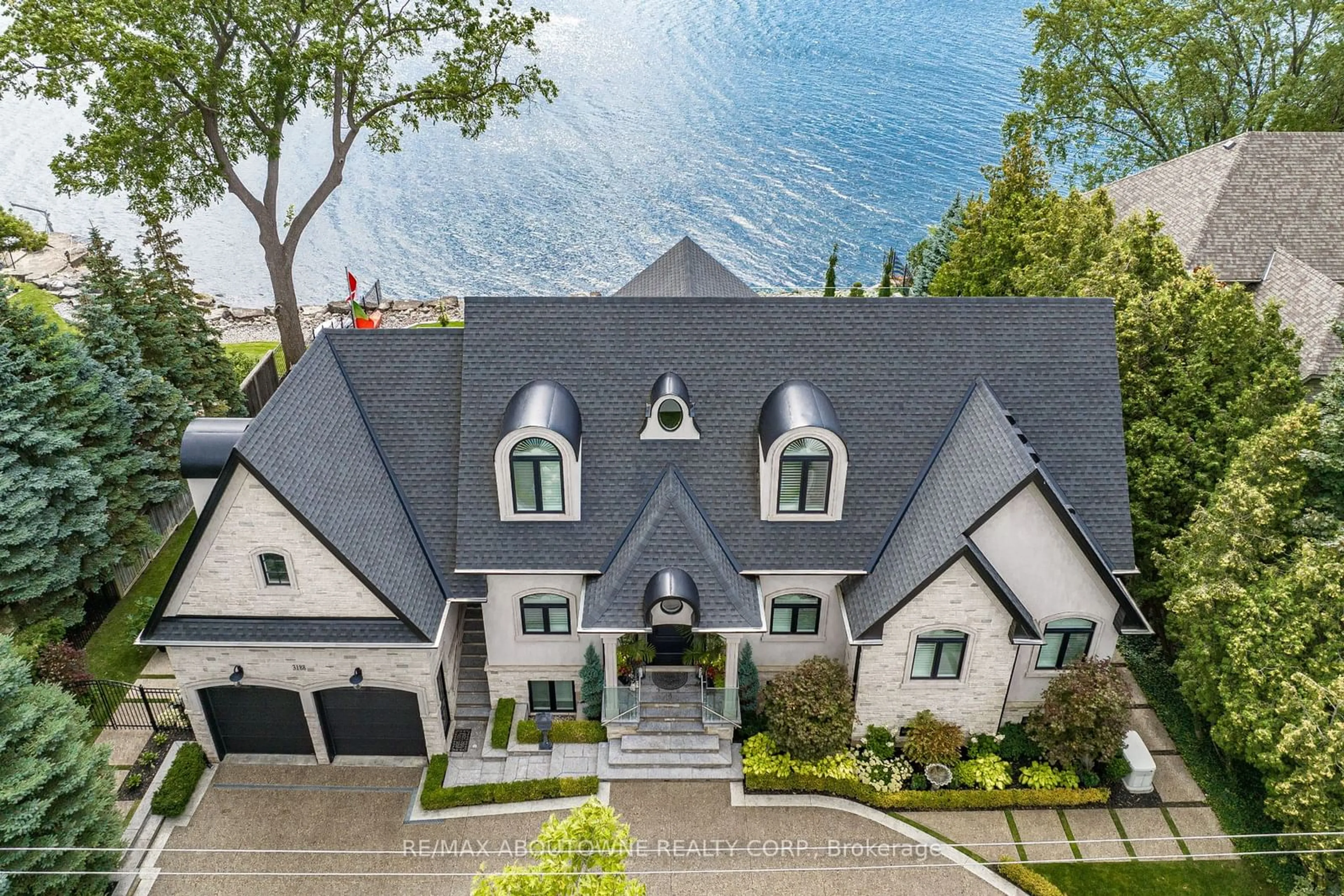 A pic from outside/outdoor area/front of a property/back of a property/a pic from drone, water/lake/river/ocean view for 3188 Lakeshore Rd, Burlington Ontario L7N 1A4