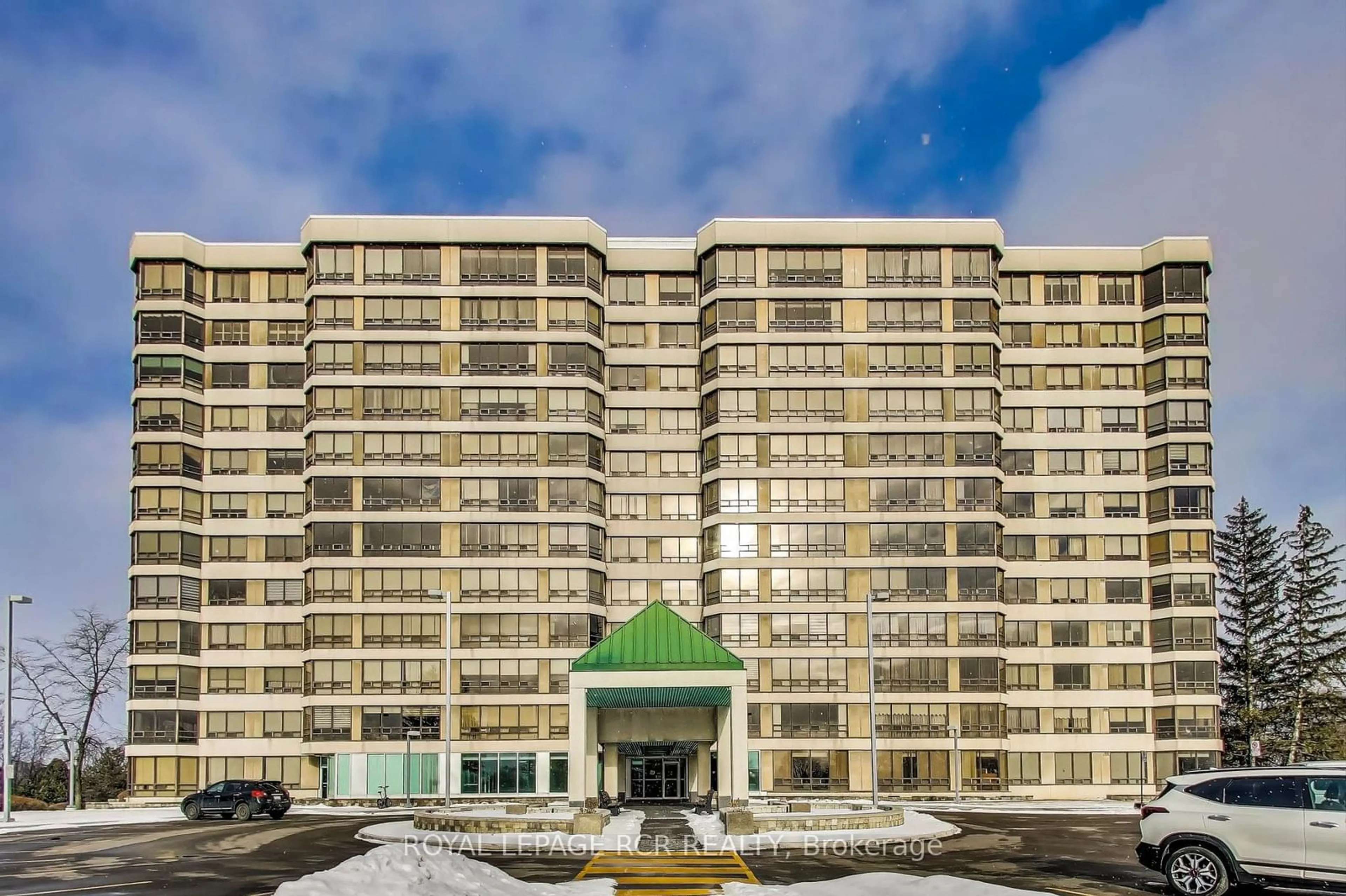 Indoor foyer for 320 Mill St #805, Brampton Ontario L6Y 3V2