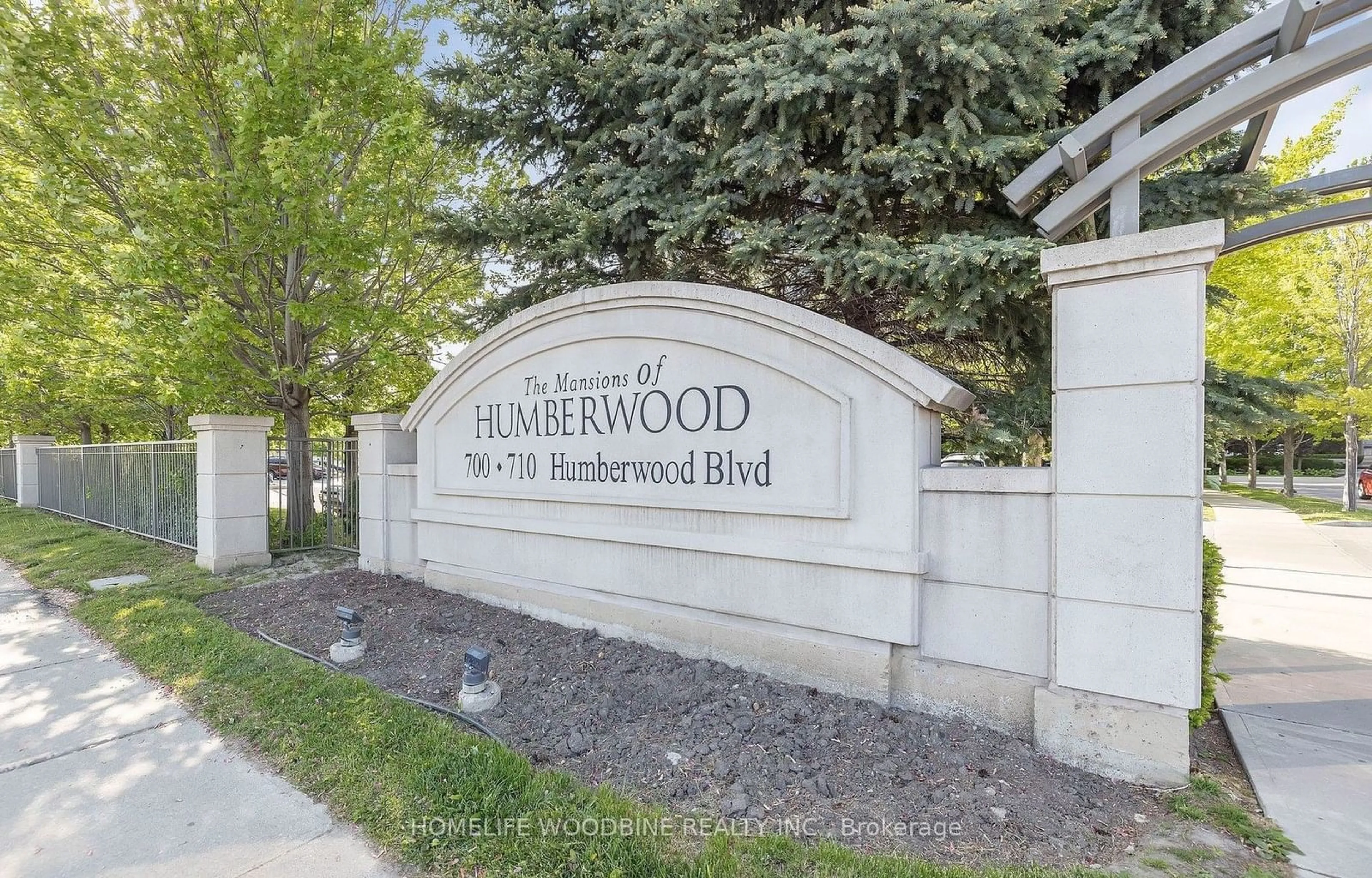 Indoor foyer for 700 Humberwood Blvd #2522, Toronto Ontario M9W 7J4