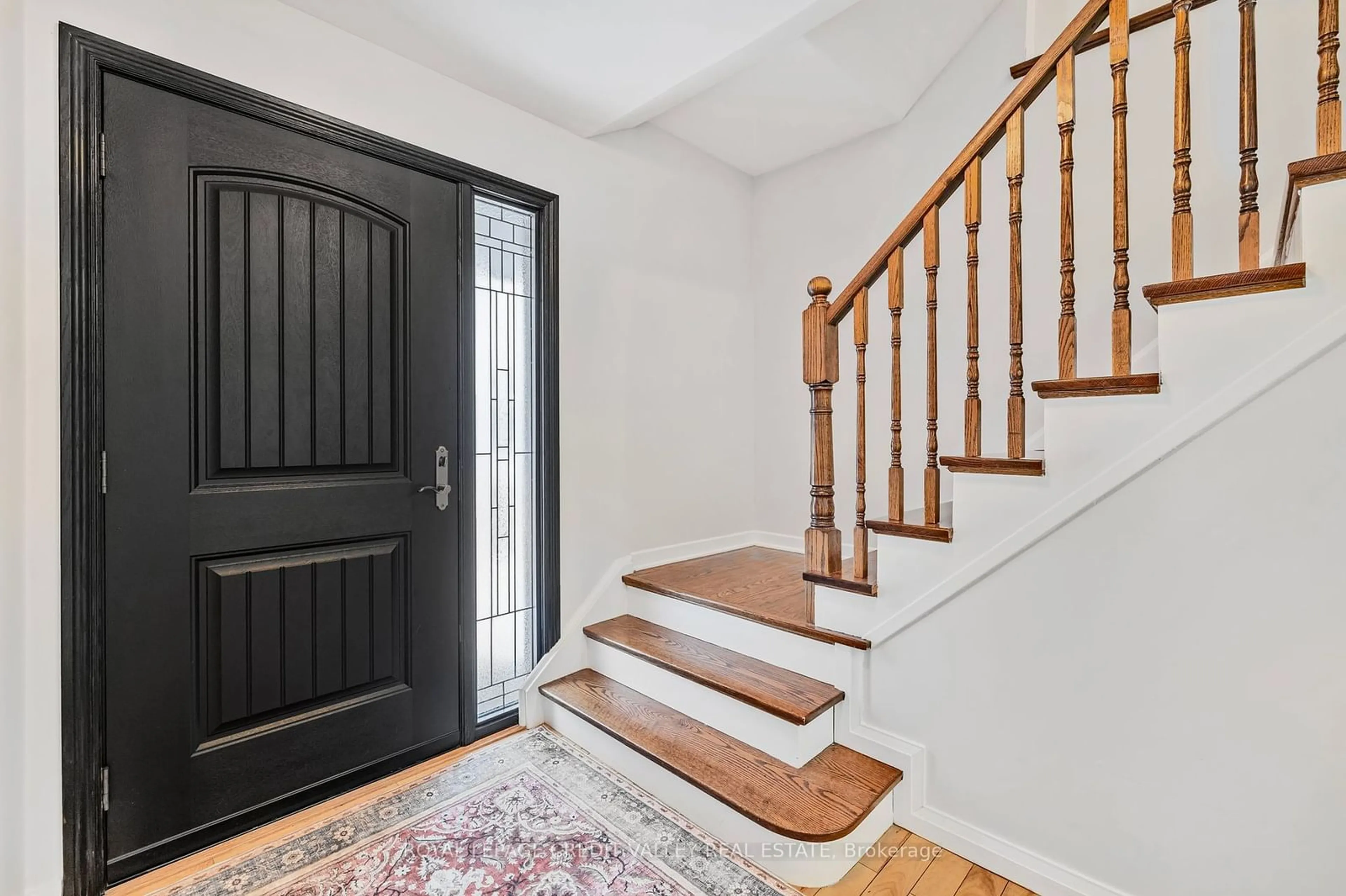 Indoor entryway for 36 Lockton Cres, Brampton Ontario L6W 1C3