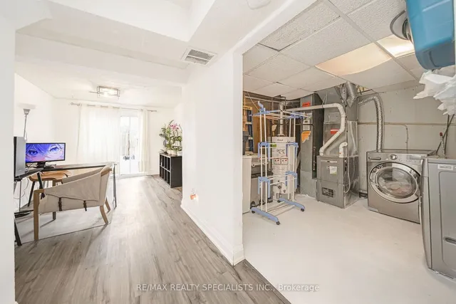 Additional property image - 95 Carleton Pl