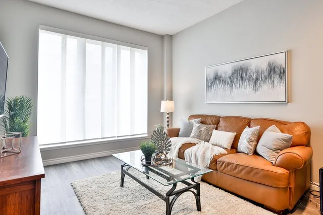 Additional property image - 4198 Dundas St Unit 102