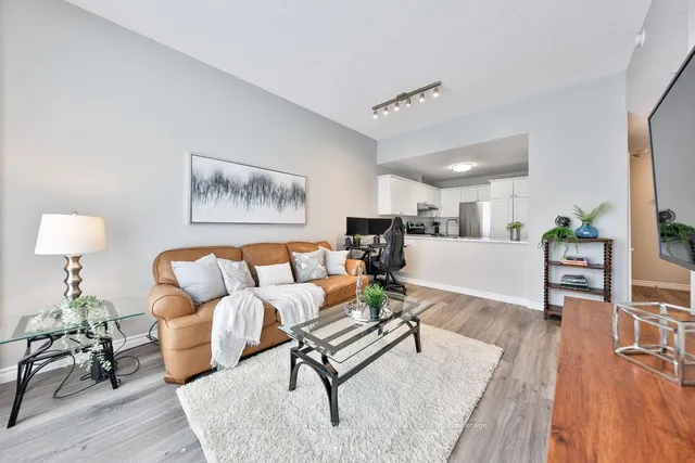 Additional property image - 4198 Dundas St Unit 102