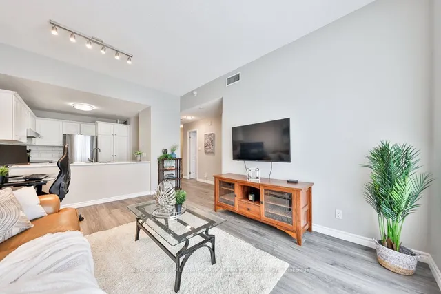 Additional property image - 4198 Dundas St Unit 102