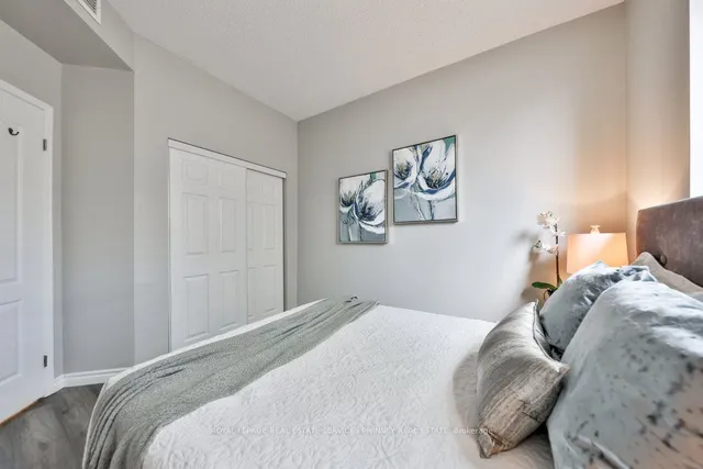 Additional property image - 4198 Dundas St Unit 102