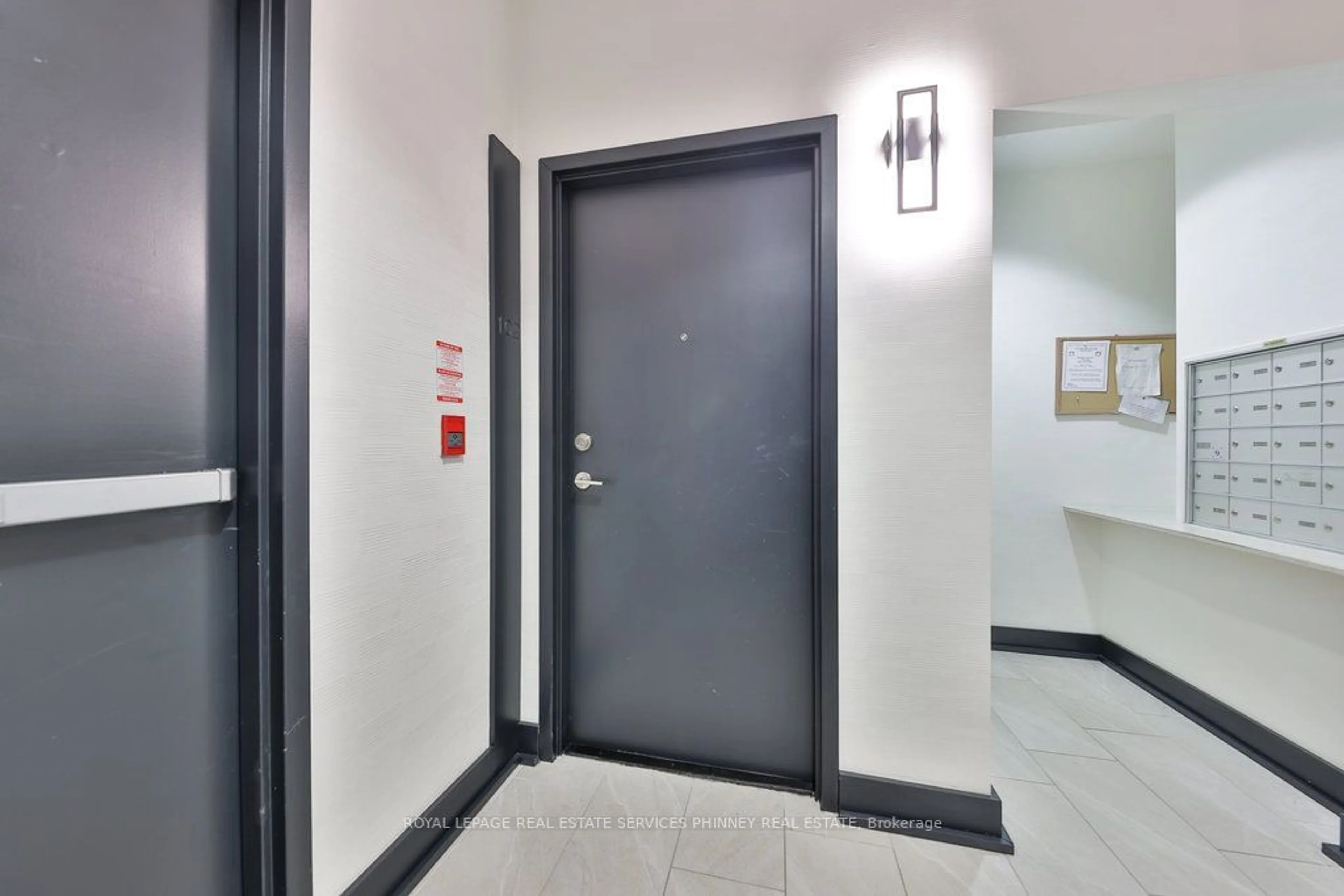 Indoor foyer for 4198 Dundas St #102, Toronto Ontario M8X 1Y6