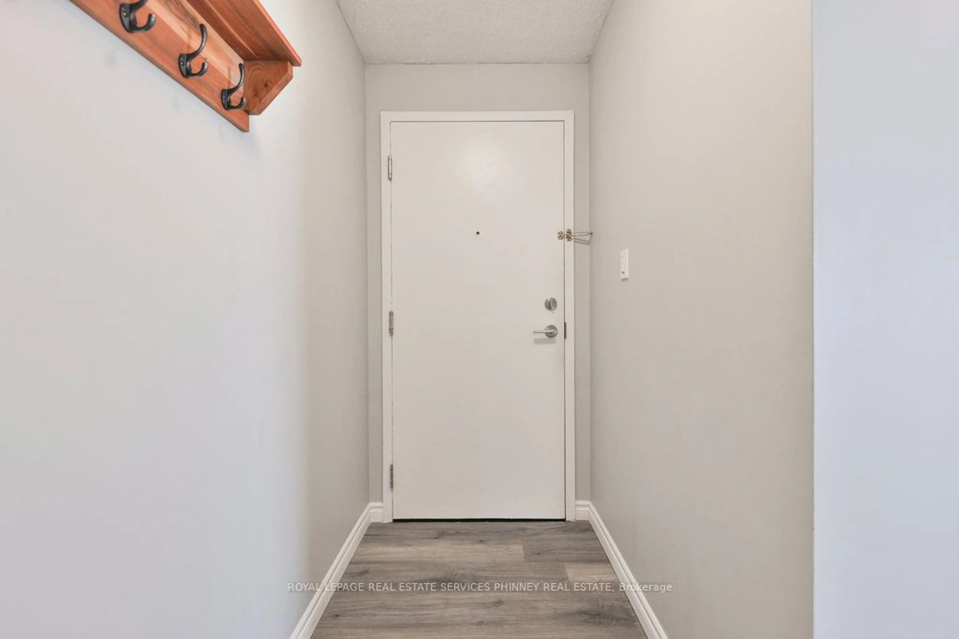 Indoor entryway for 4198 Dundas St #102, Toronto Ontario M8X 1Y6