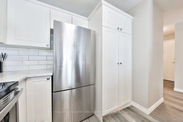 Additional property image - 4198 Dundas St Unit 102